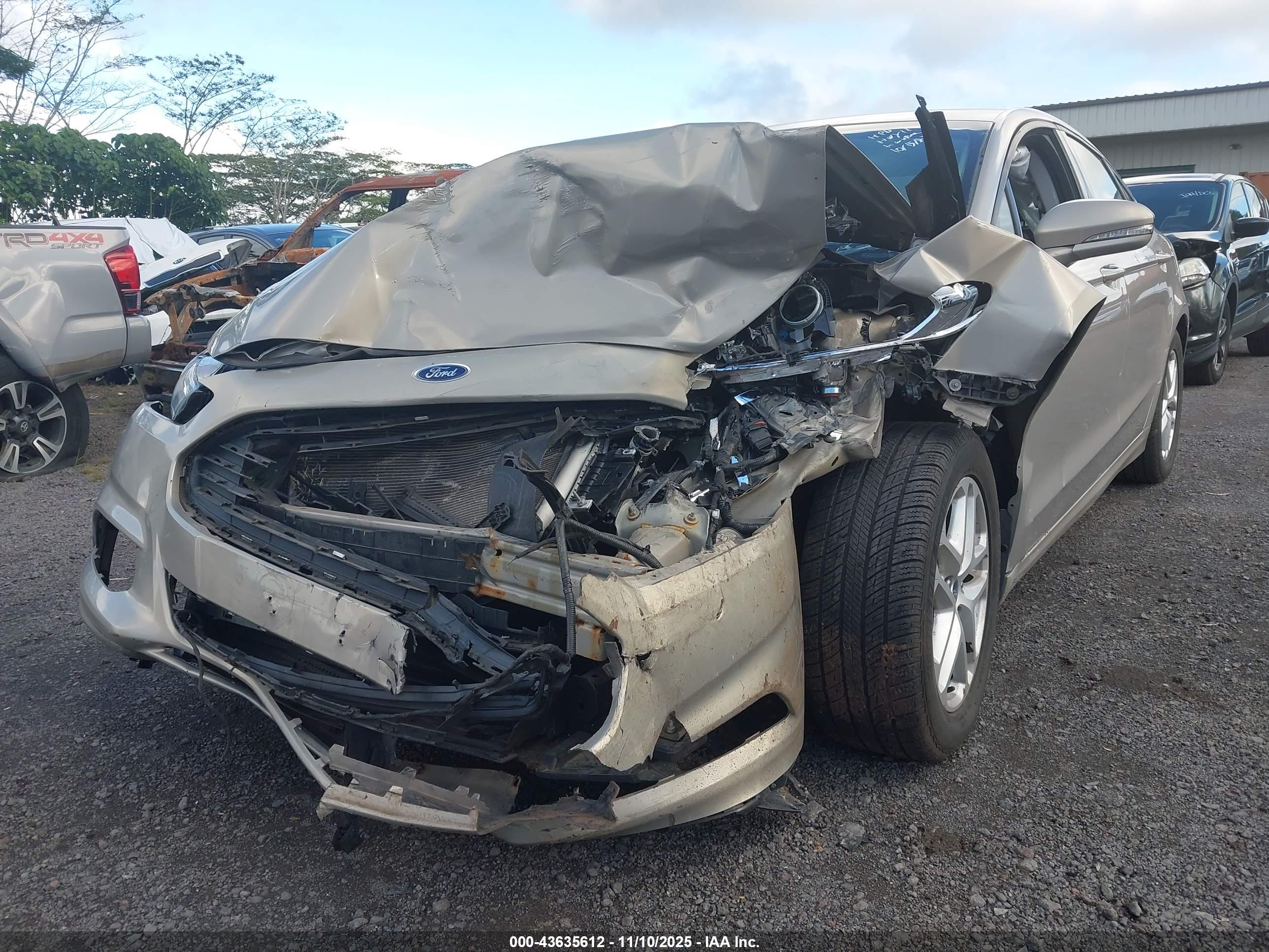 FORD FUSION image 6