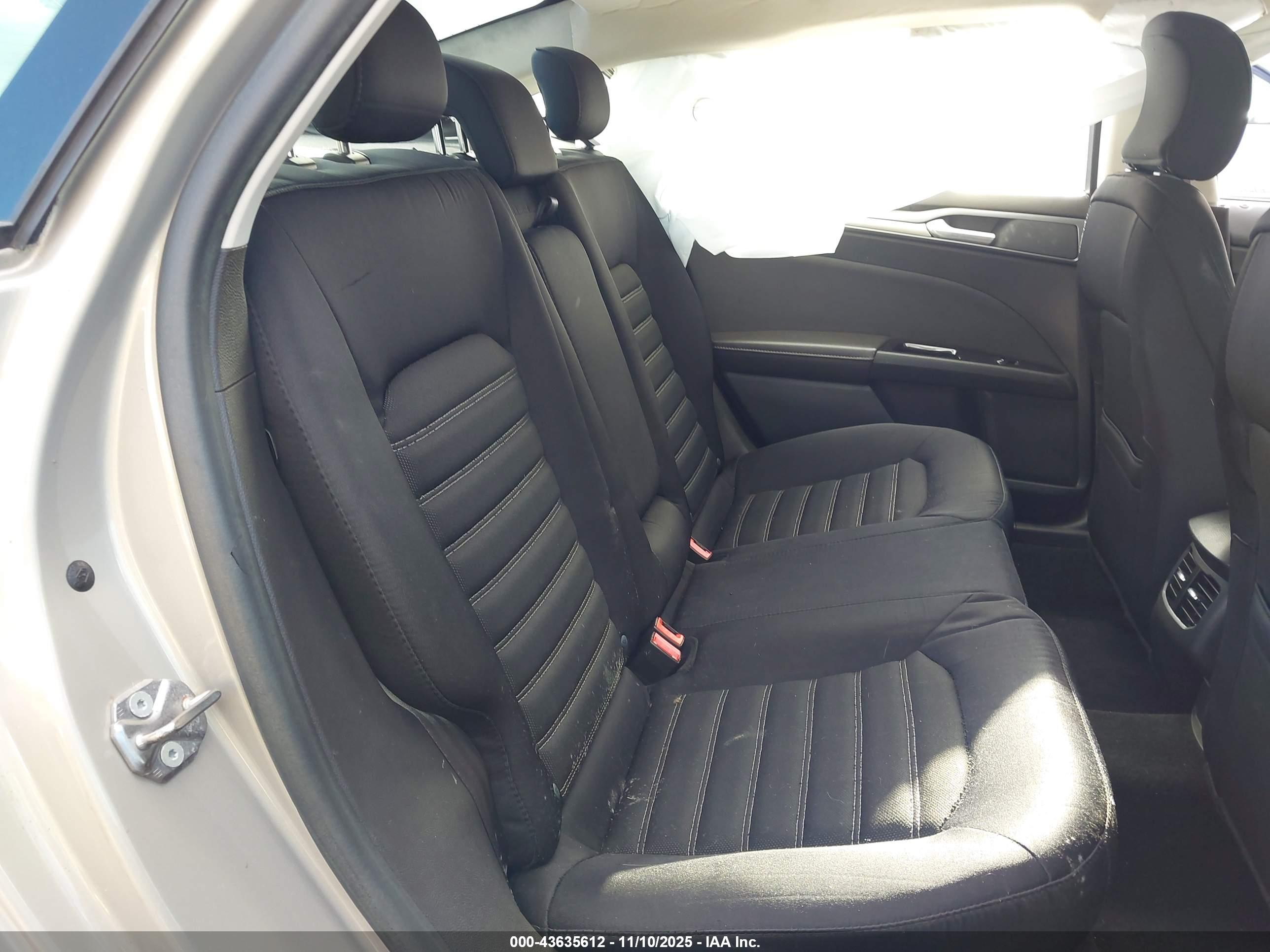 FORD FUSION image 8