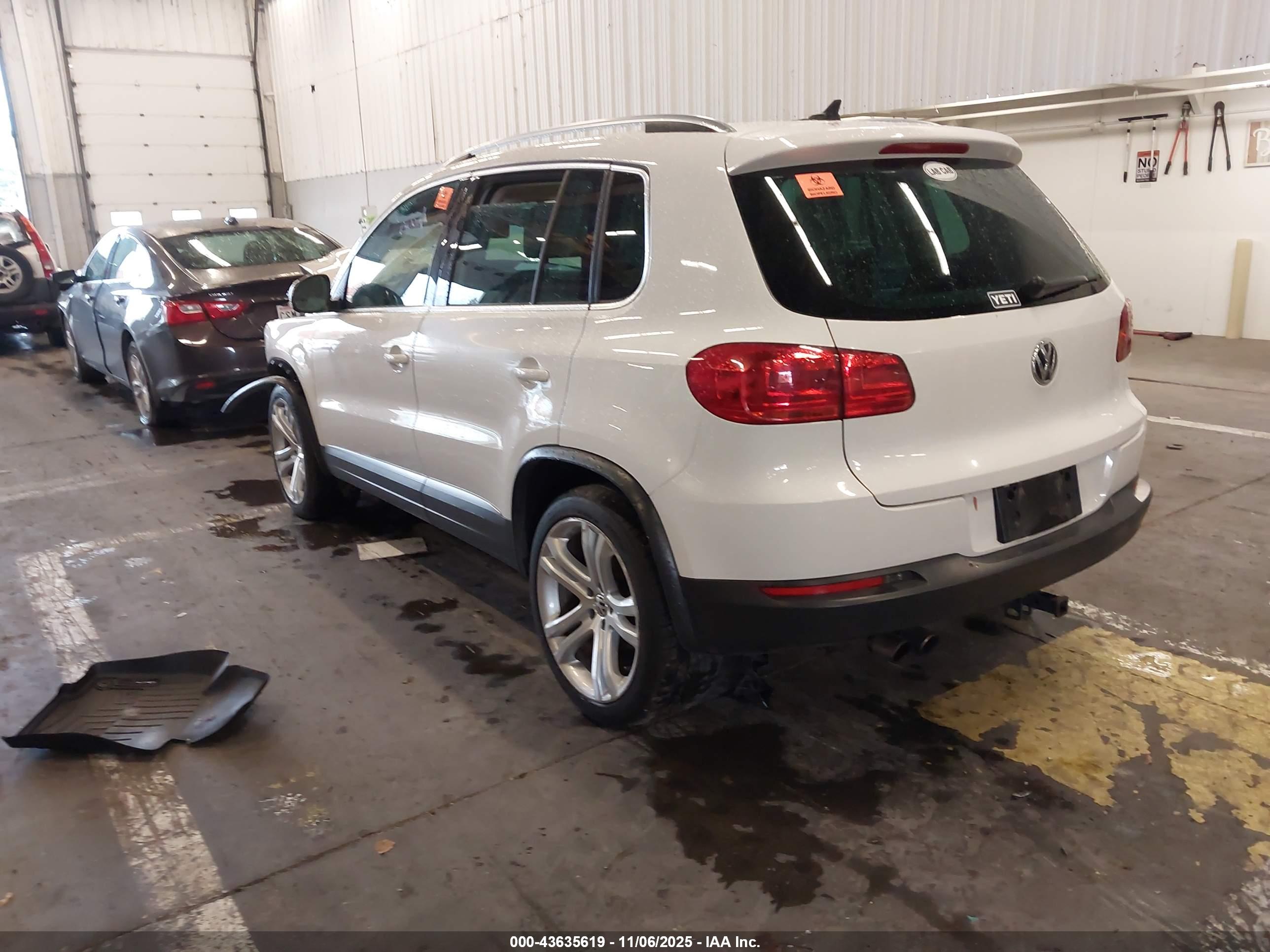 VOLKSWAGEN TIGUAN image 3