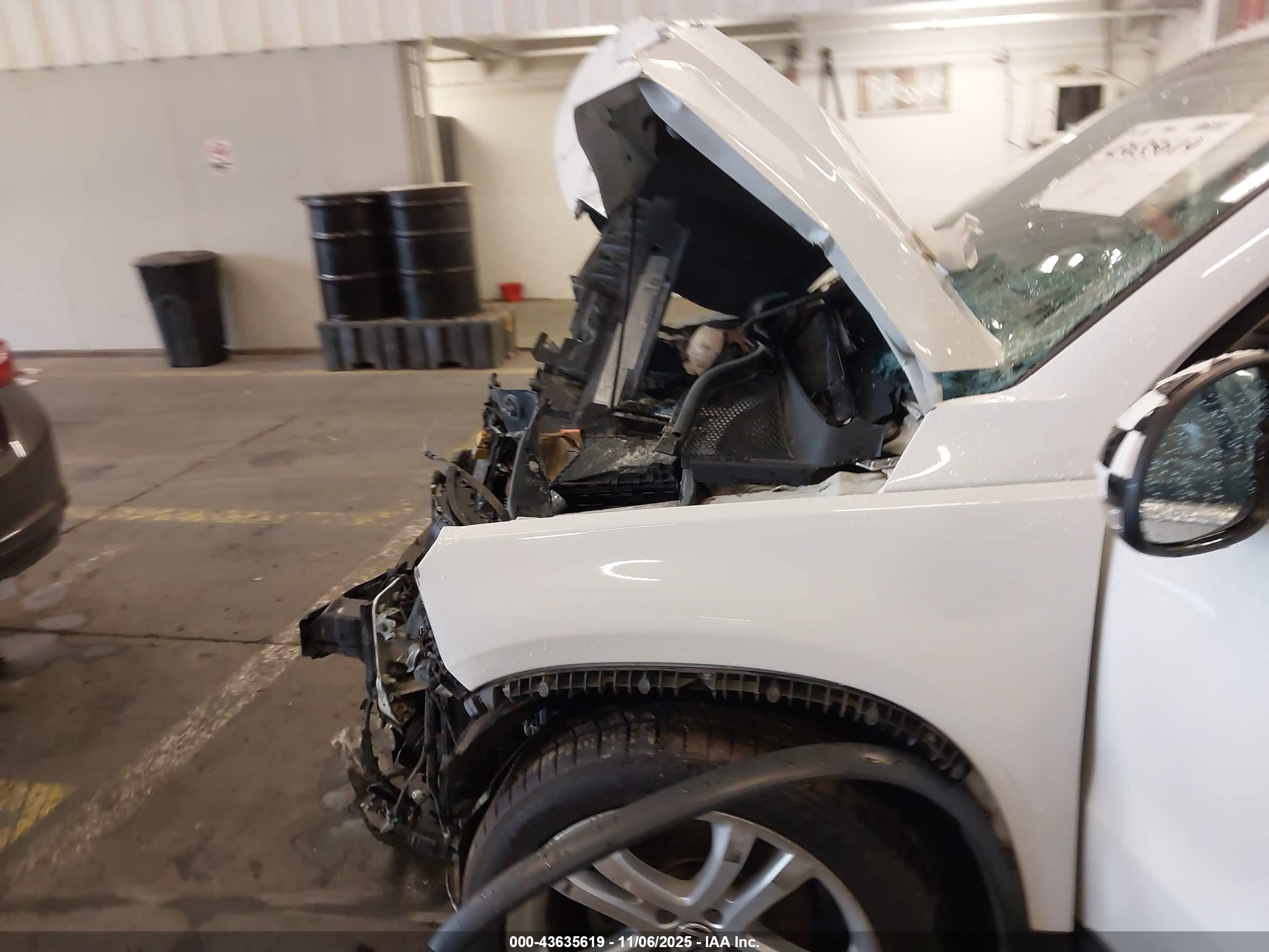 VOLKSWAGEN TIGUAN image 6