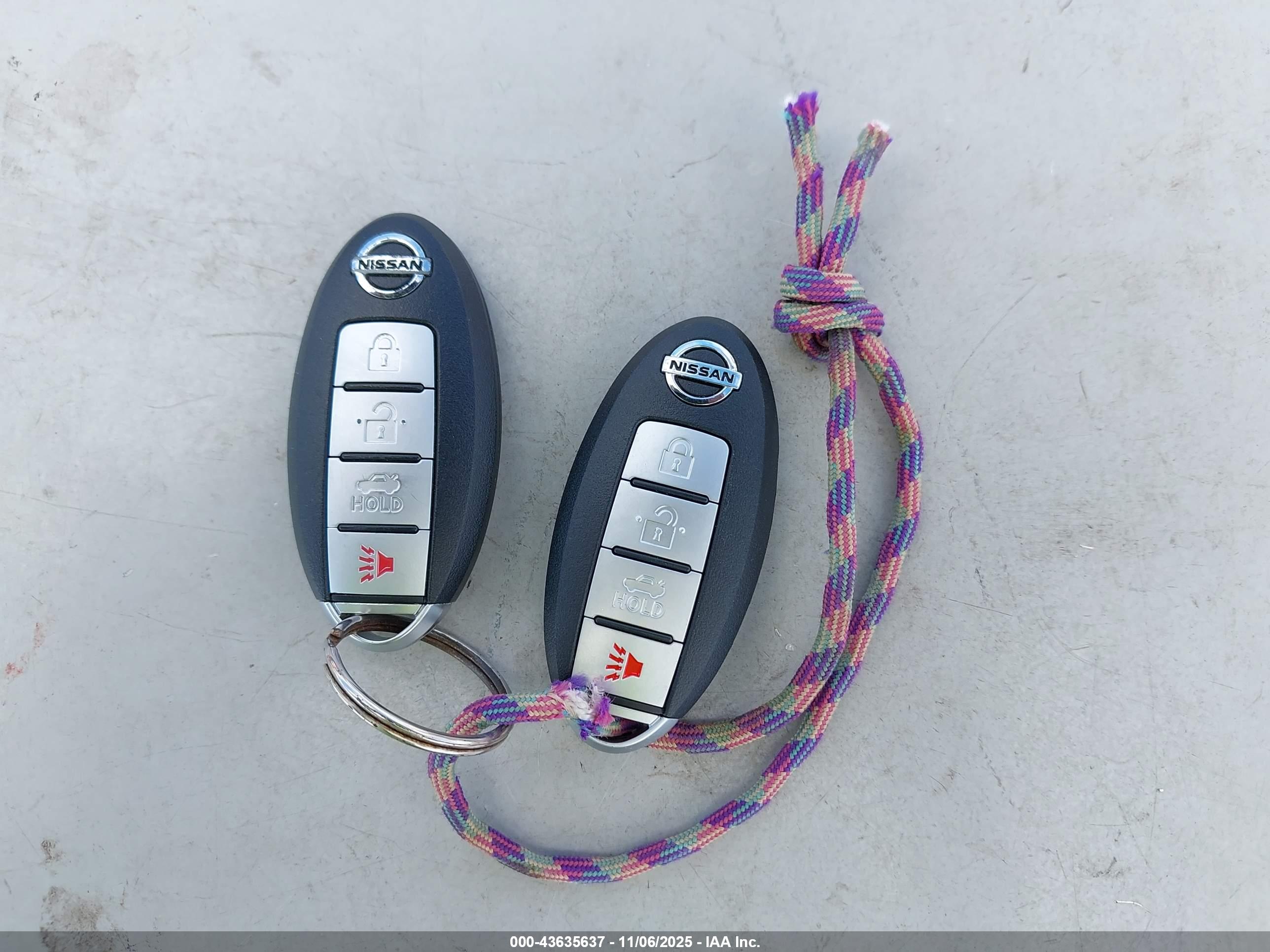 NISSAN VERSA image 11