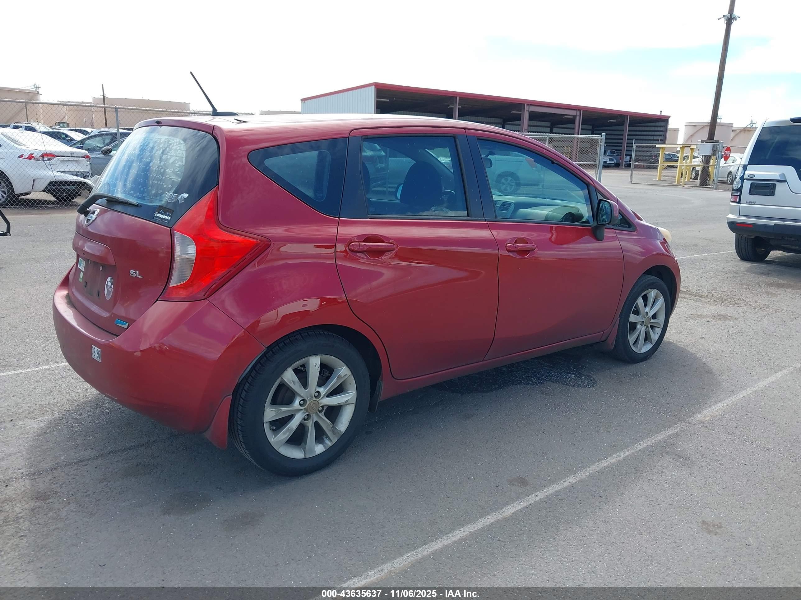 NISSAN VERSA image 4
