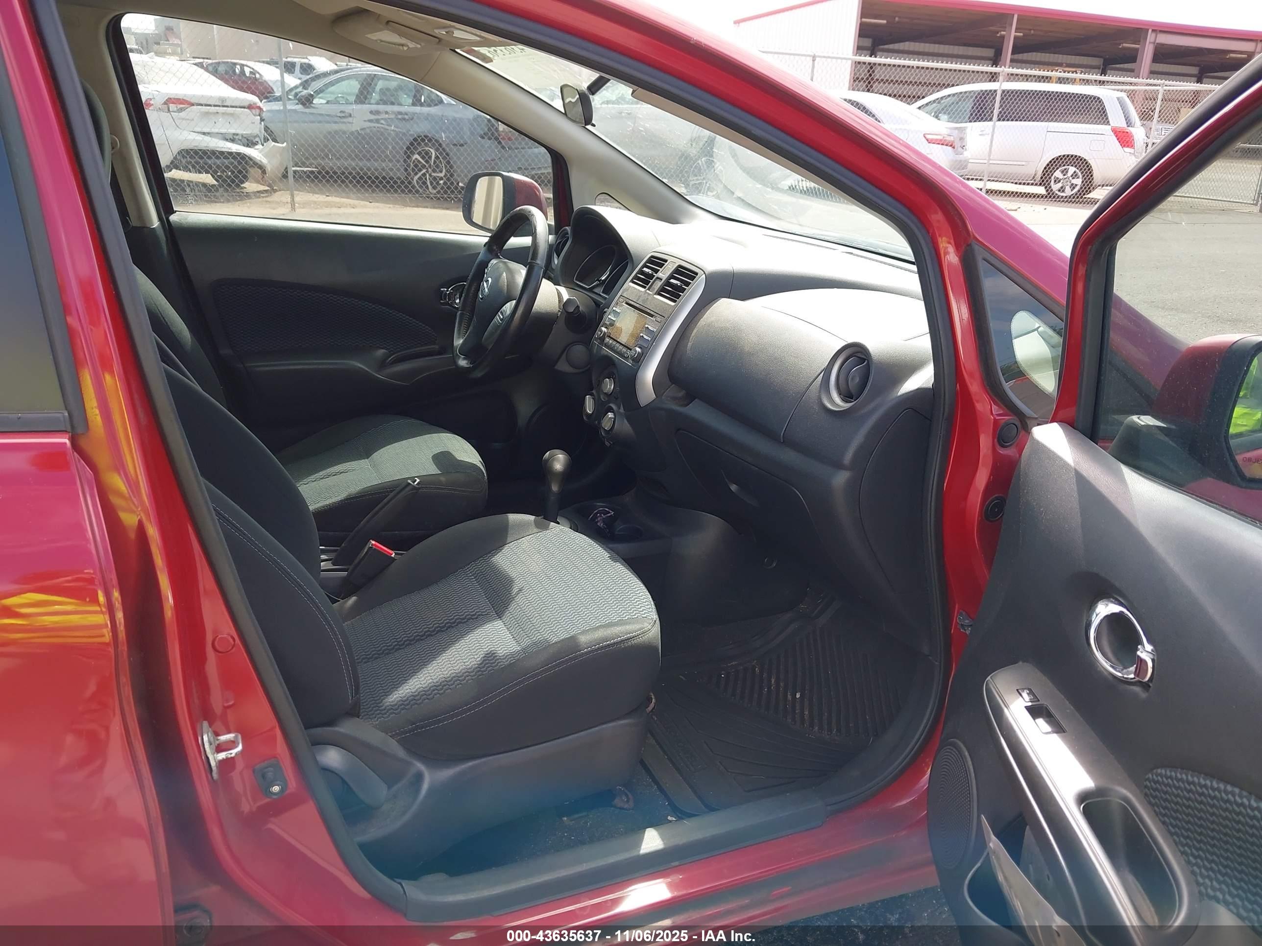 NISSAN VERSA image 5