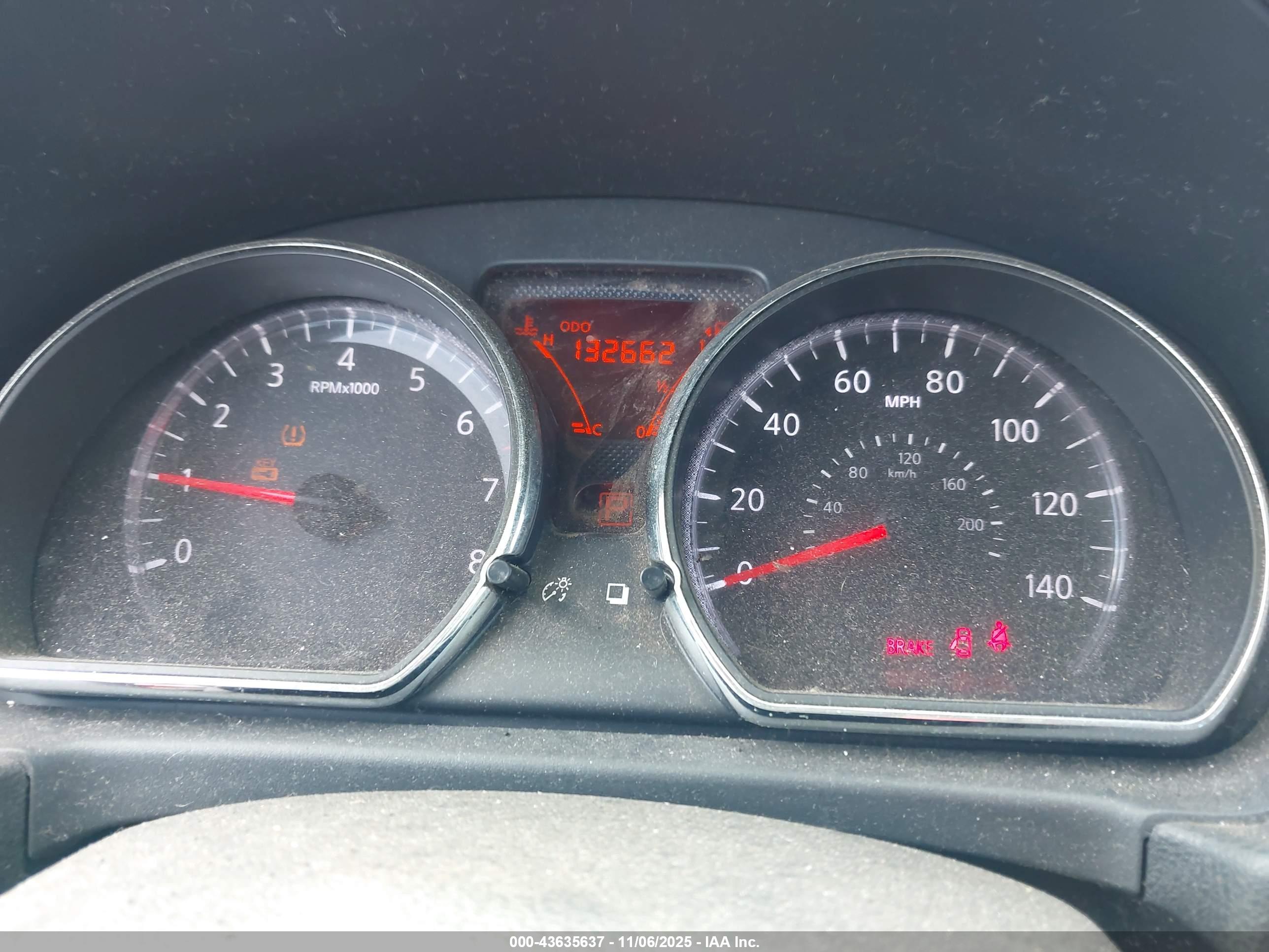 NISSAN VERSA image 7