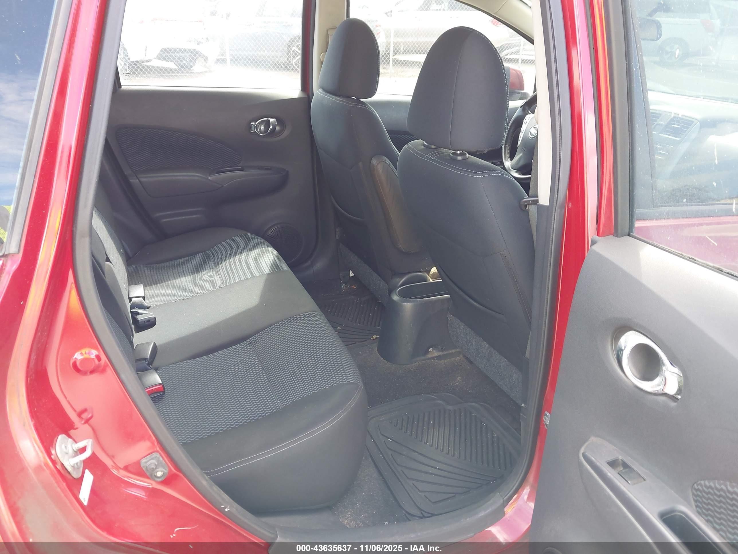 NISSAN VERSA image 8