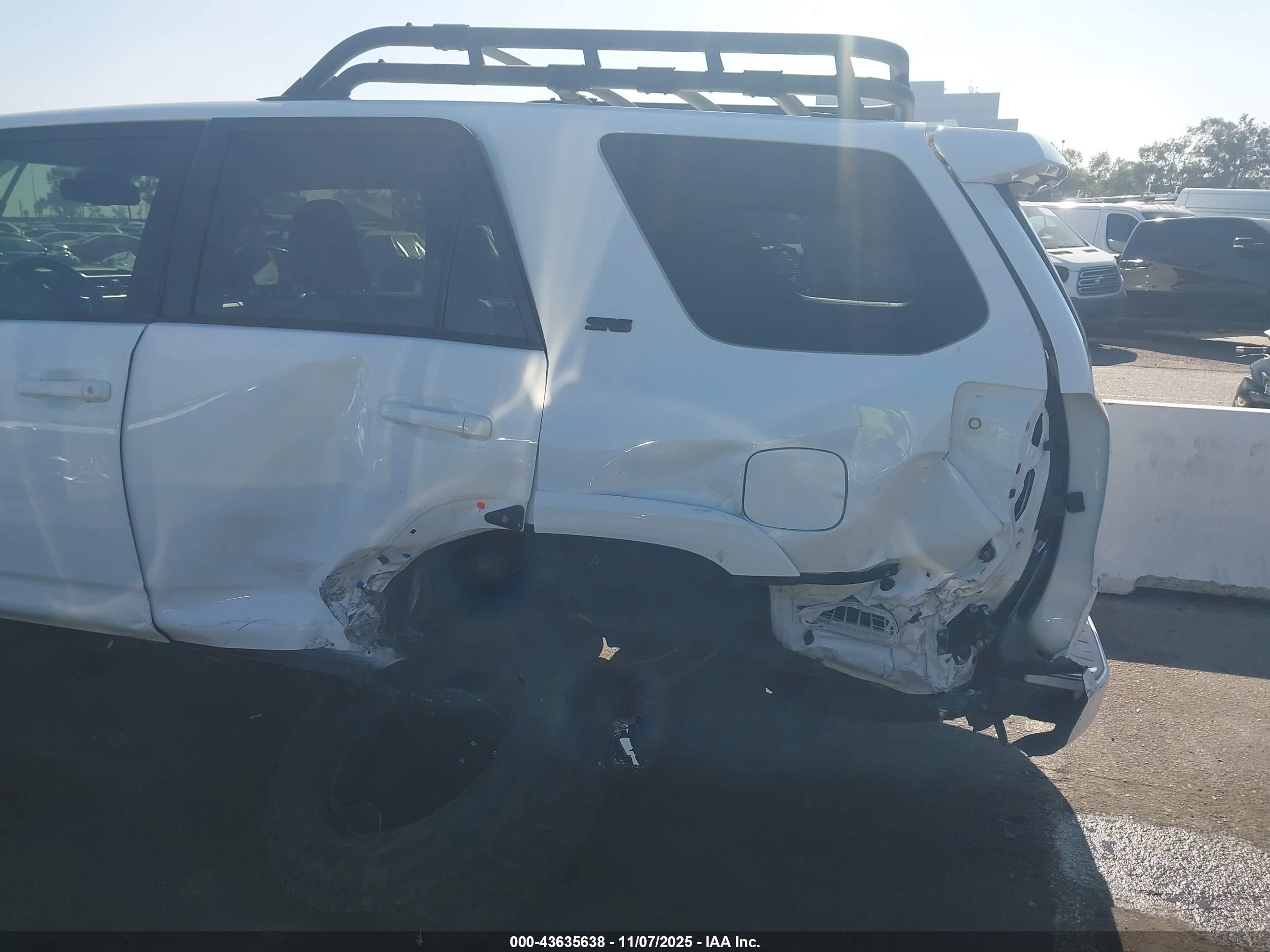 TOYOTA 4RUNNER image 6
