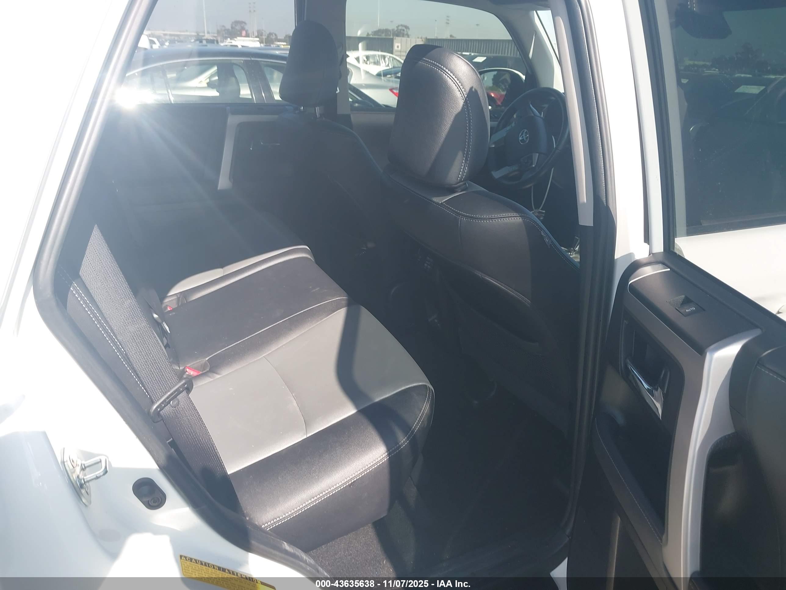 TOYOTA 4RUNNER image 8