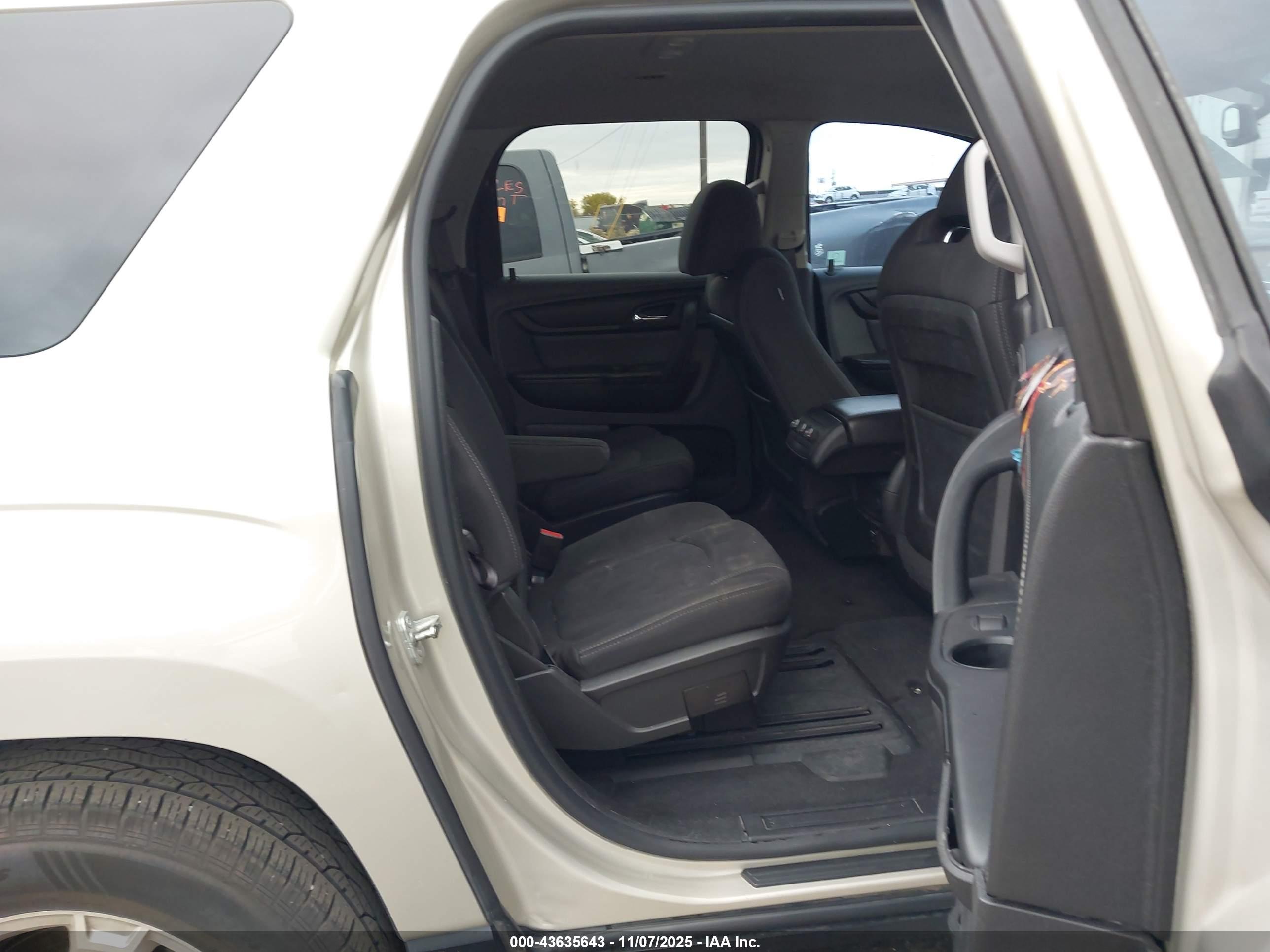 GMC ACADIA image 8