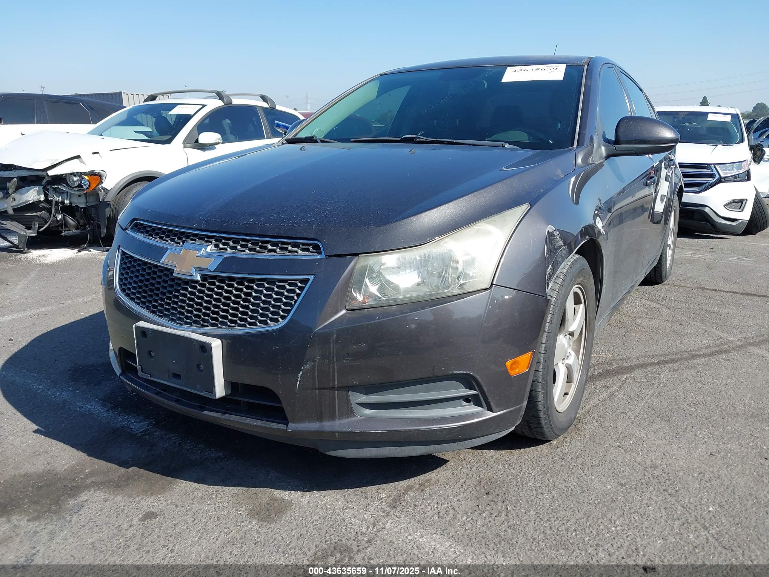 CHEVROLET CRUZE image 2