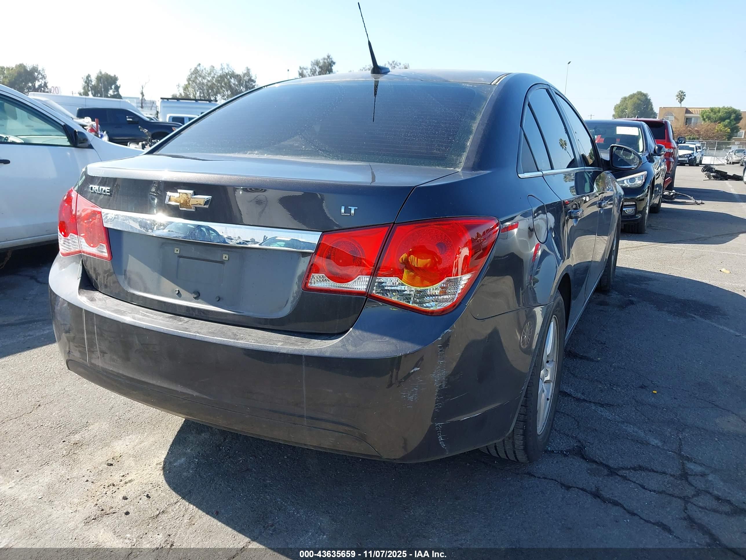 CHEVROLET CRUZE image 4