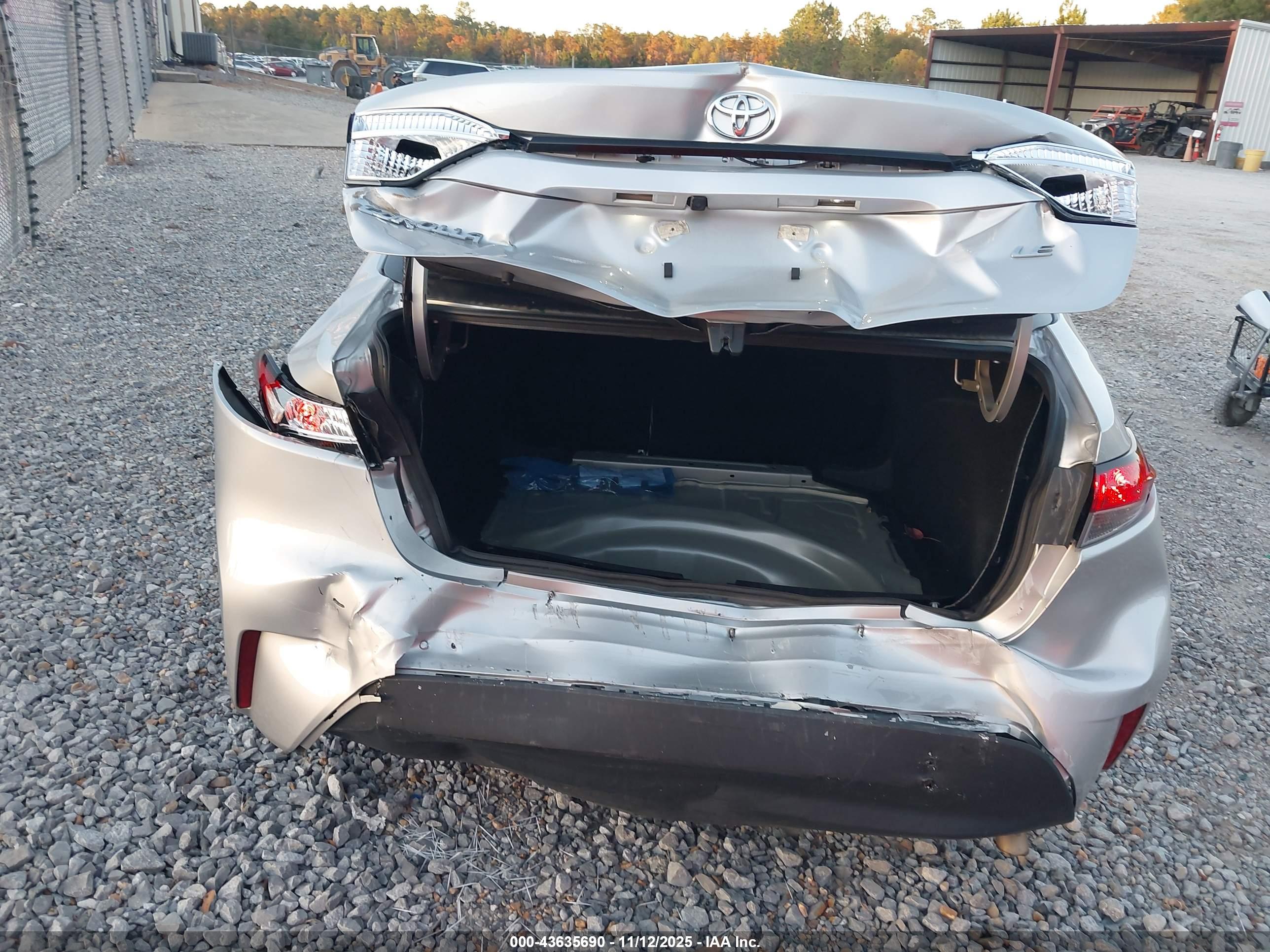 TOYOTA COROLLA image 6