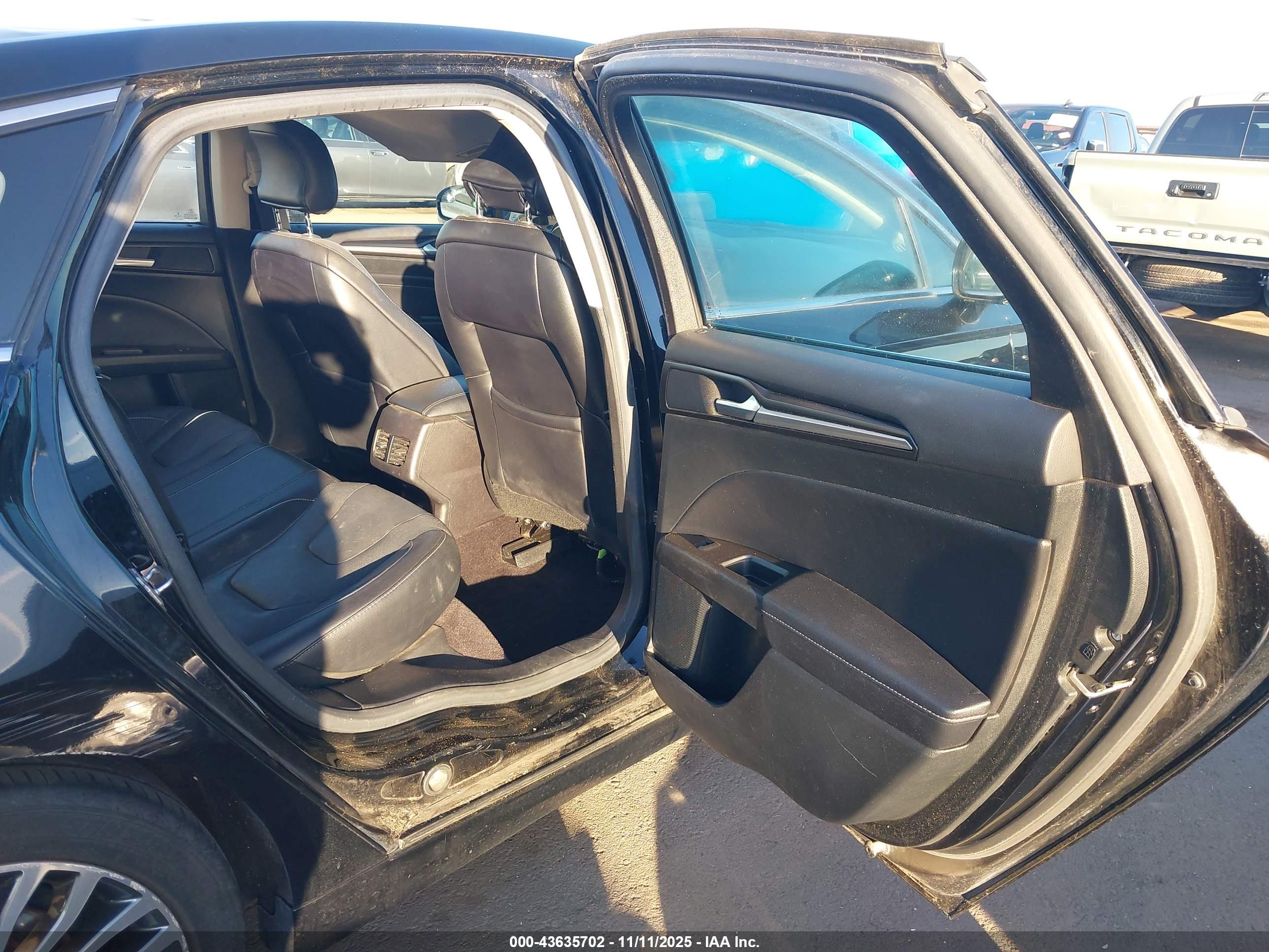 FORD FUSION image 8