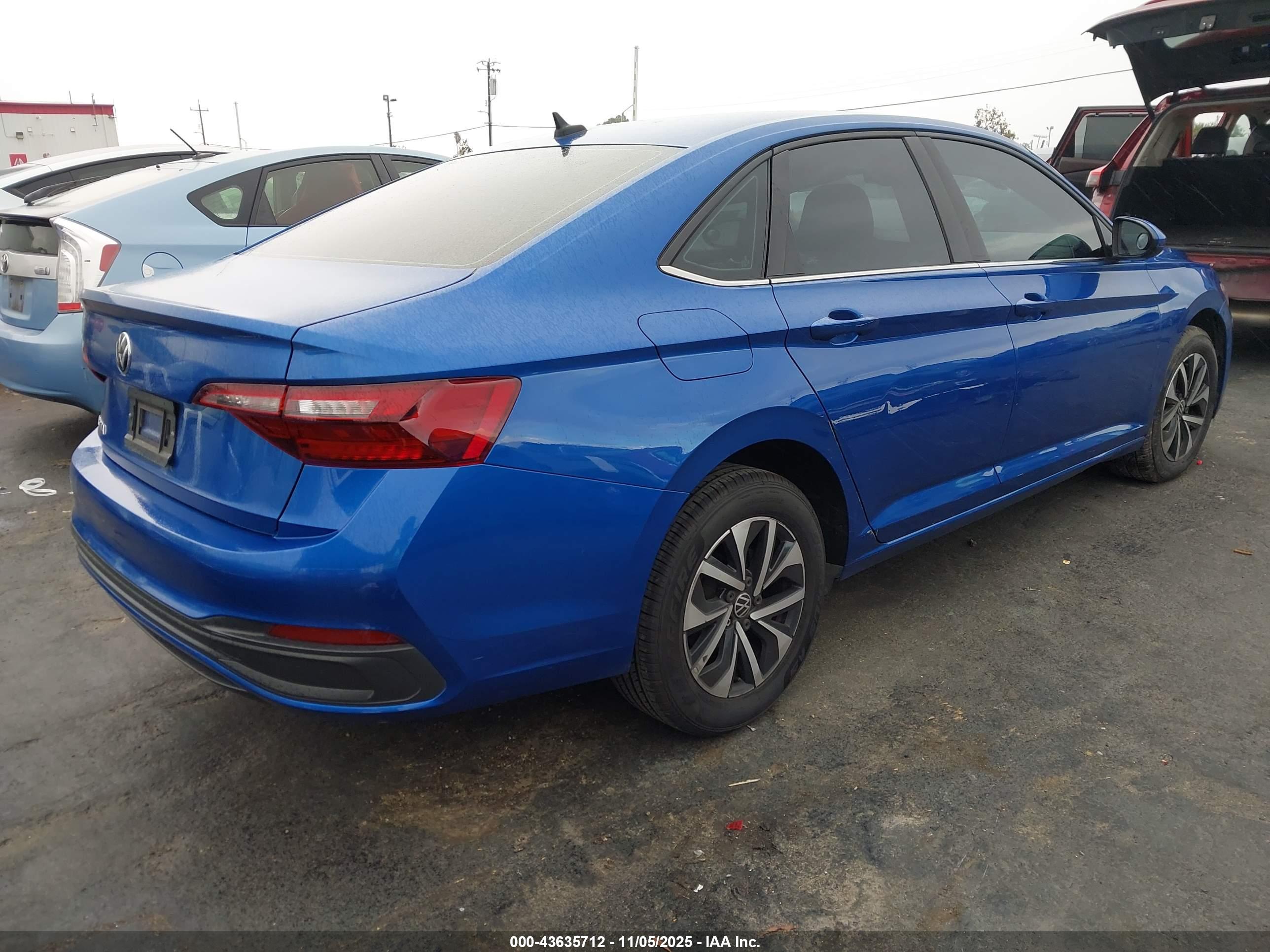 VOLKSWAGEN JETTA image 4