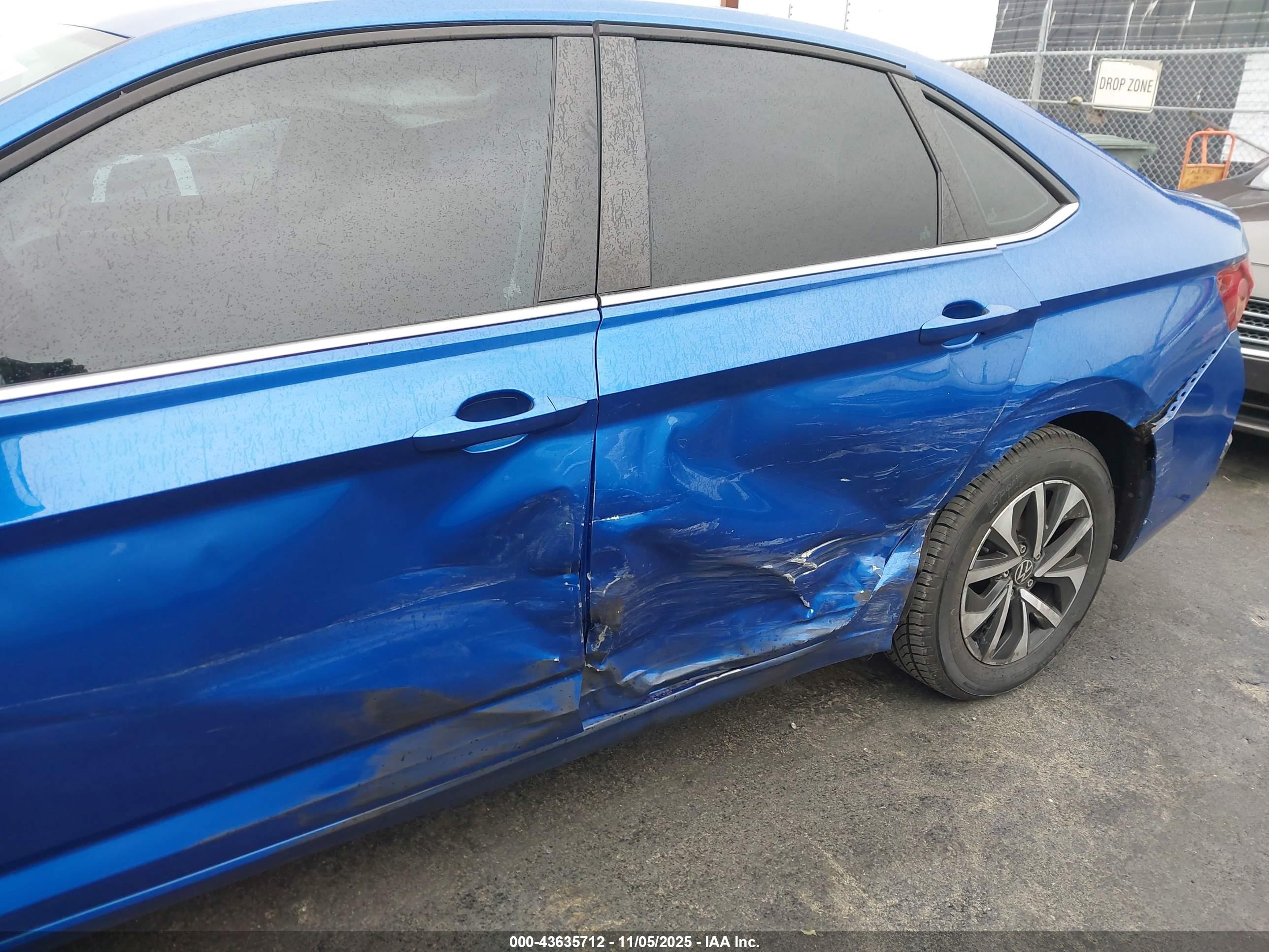 VOLKSWAGEN JETTA image 6