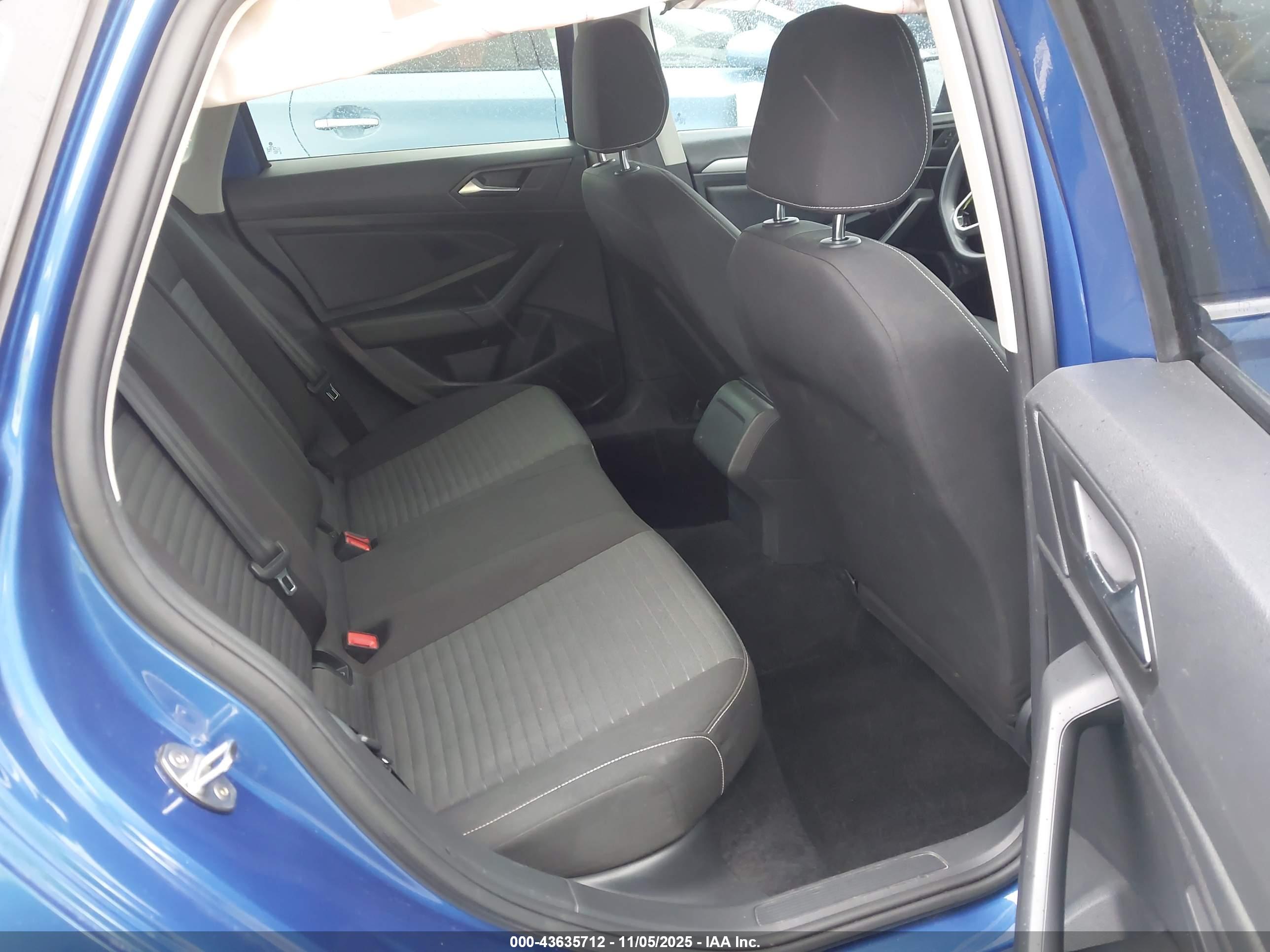 VOLKSWAGEN JETTA image 8
