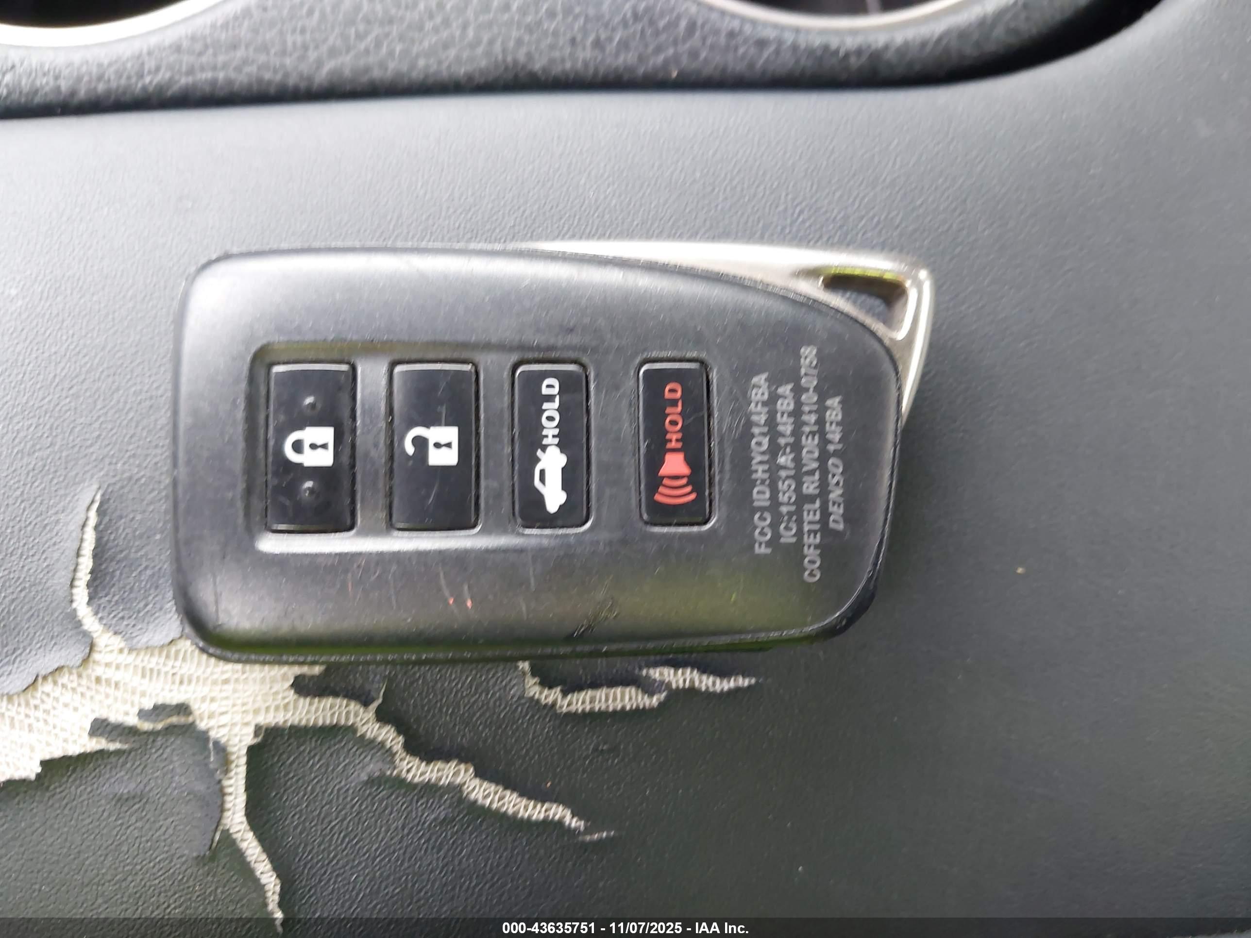 LEXUS IS image 11