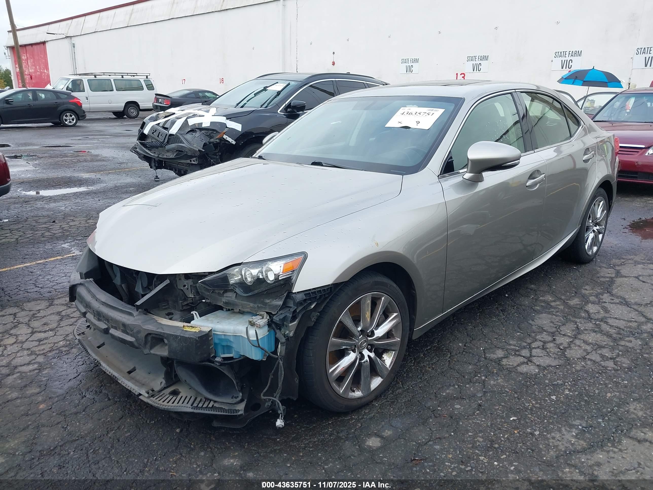 LEXUS IS image 2
