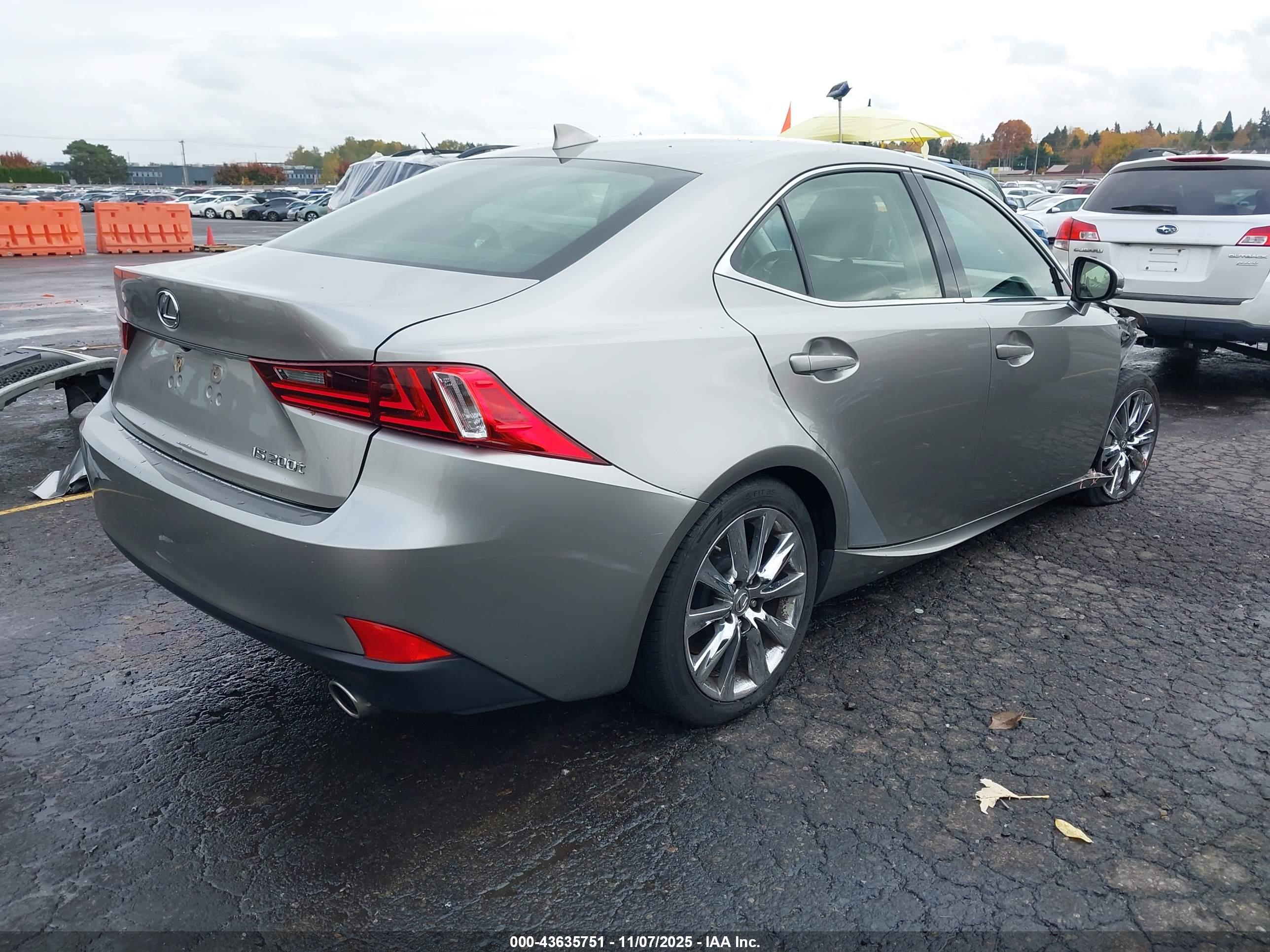 LEXUS IS image 4