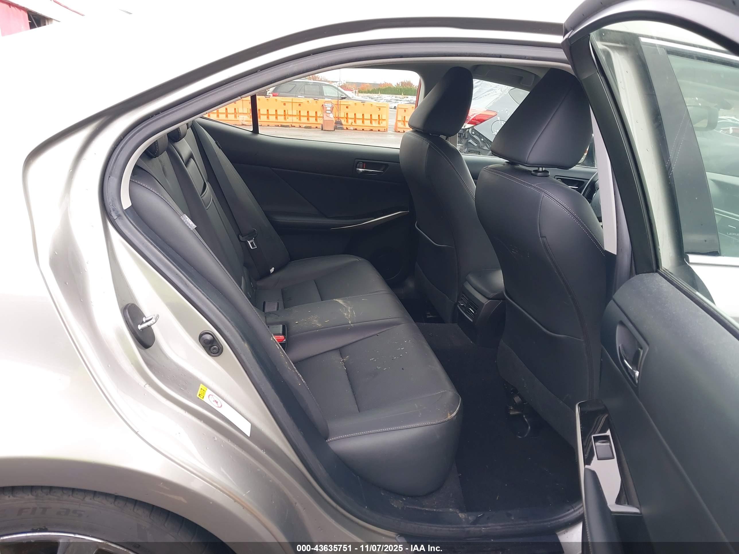 LEXUS IS image 8