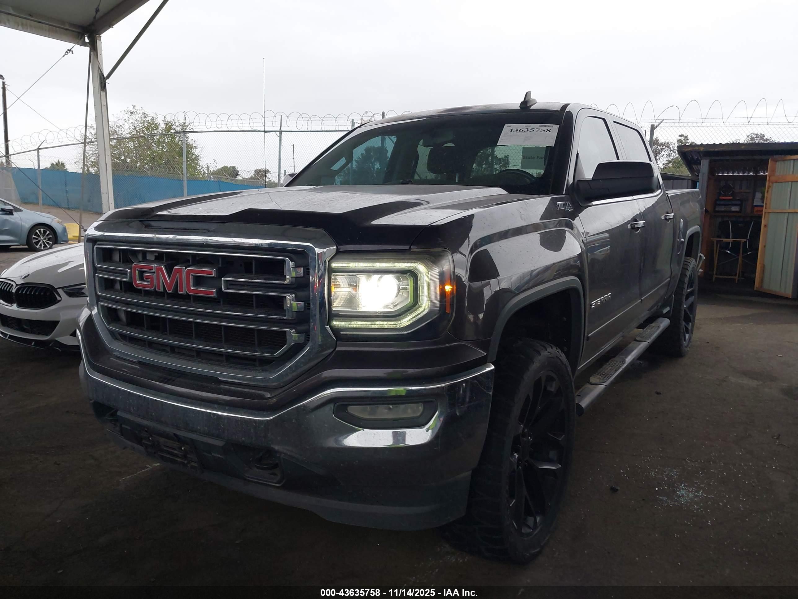 GMC SIERRA image 2