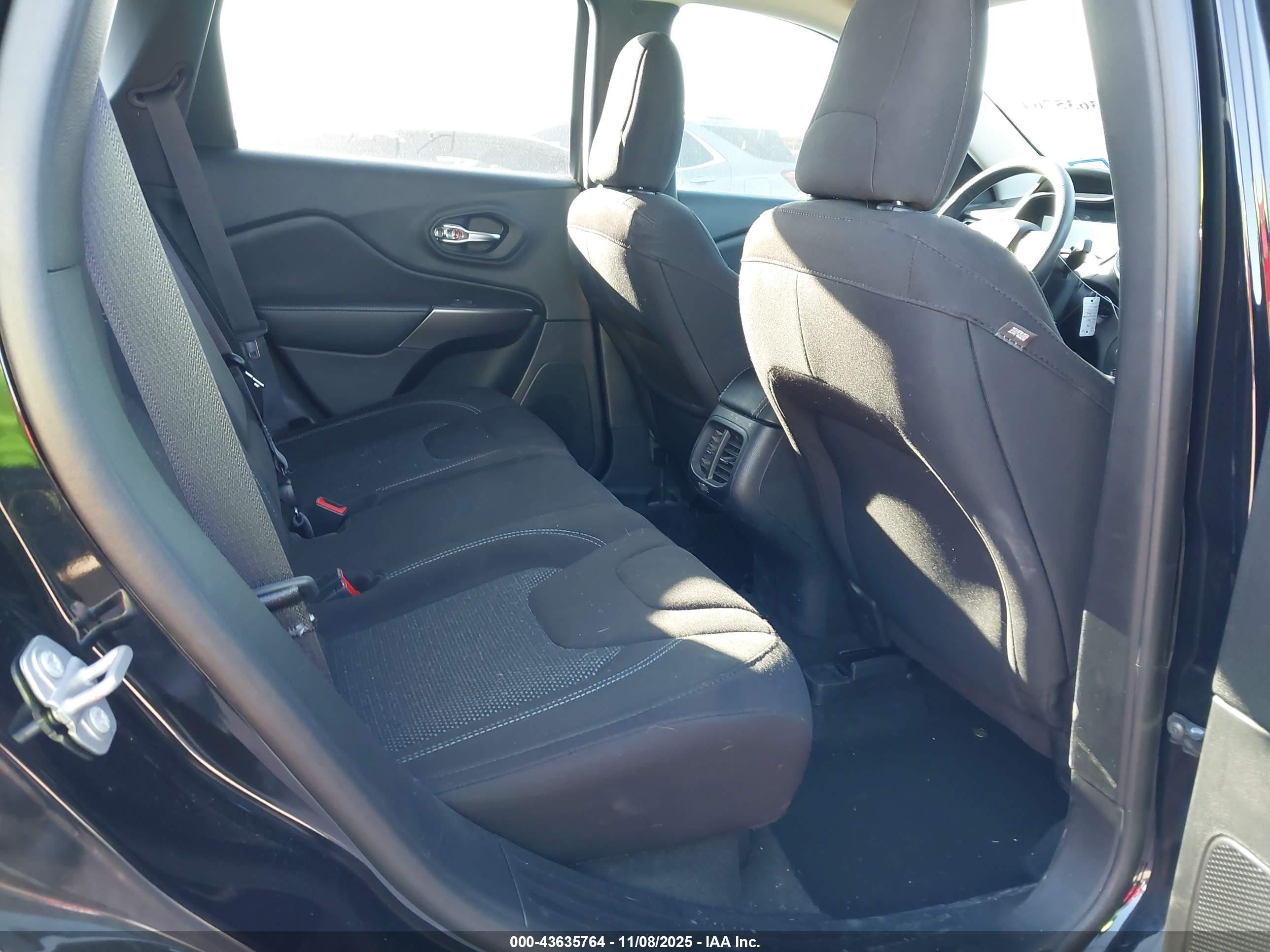 JEEP CHEROKEE image 8