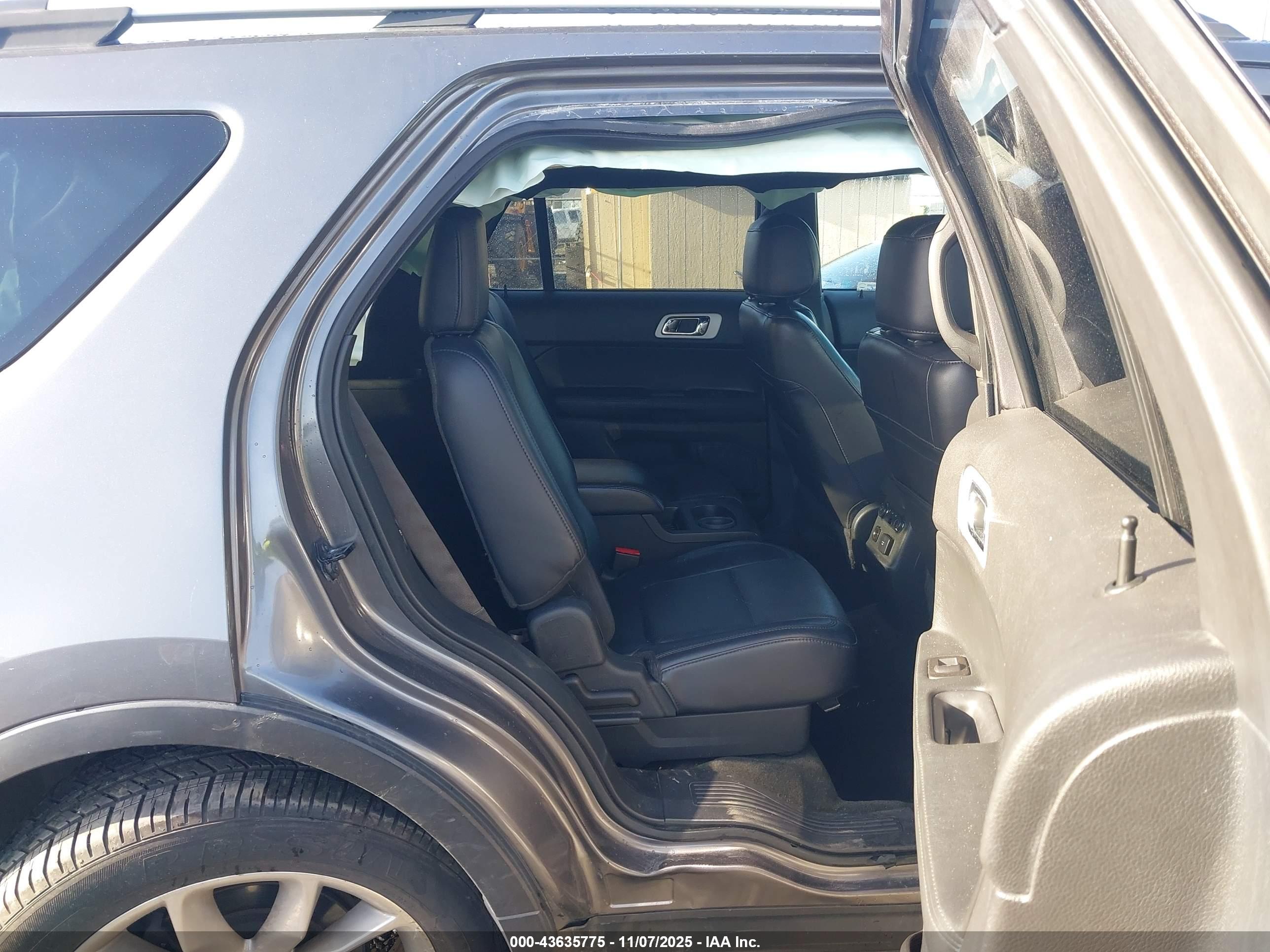 FORD EXPLORER image 8