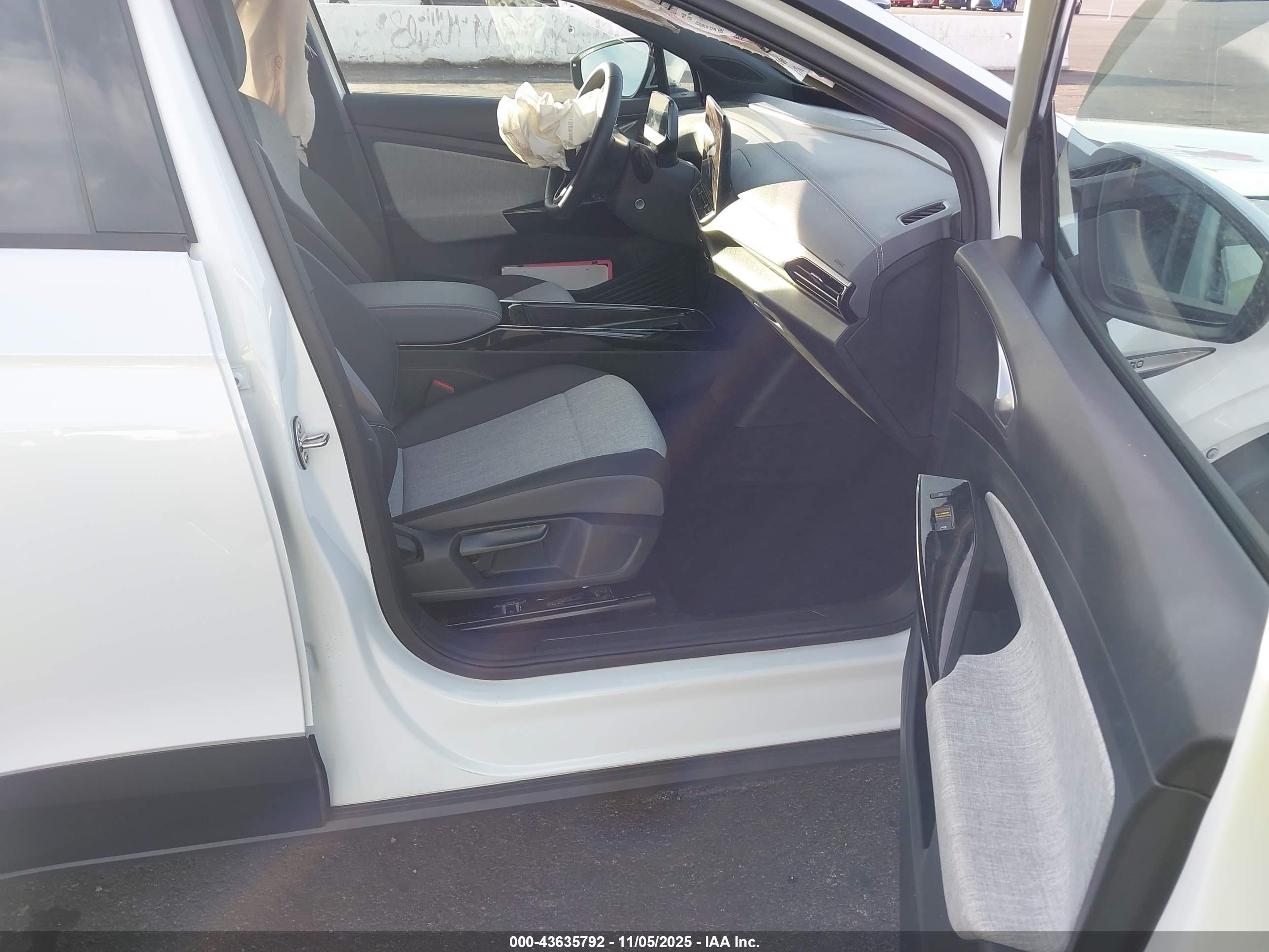 VOLKSWAGEN ID.4 image 5