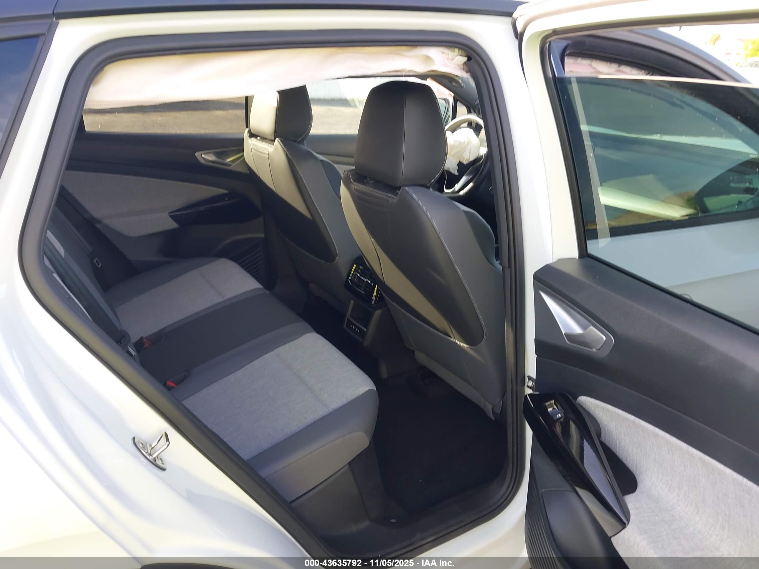 VOLKSWAGEN ID.4 image 8