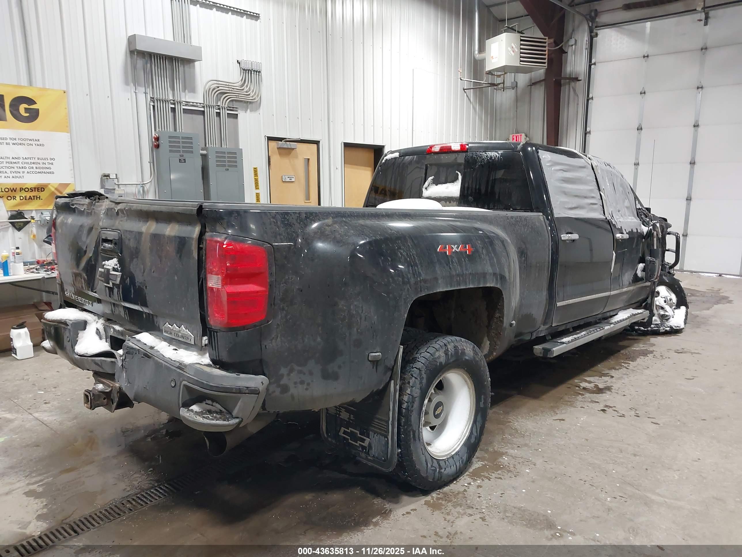 CHEVROLET SILVERADO image 4