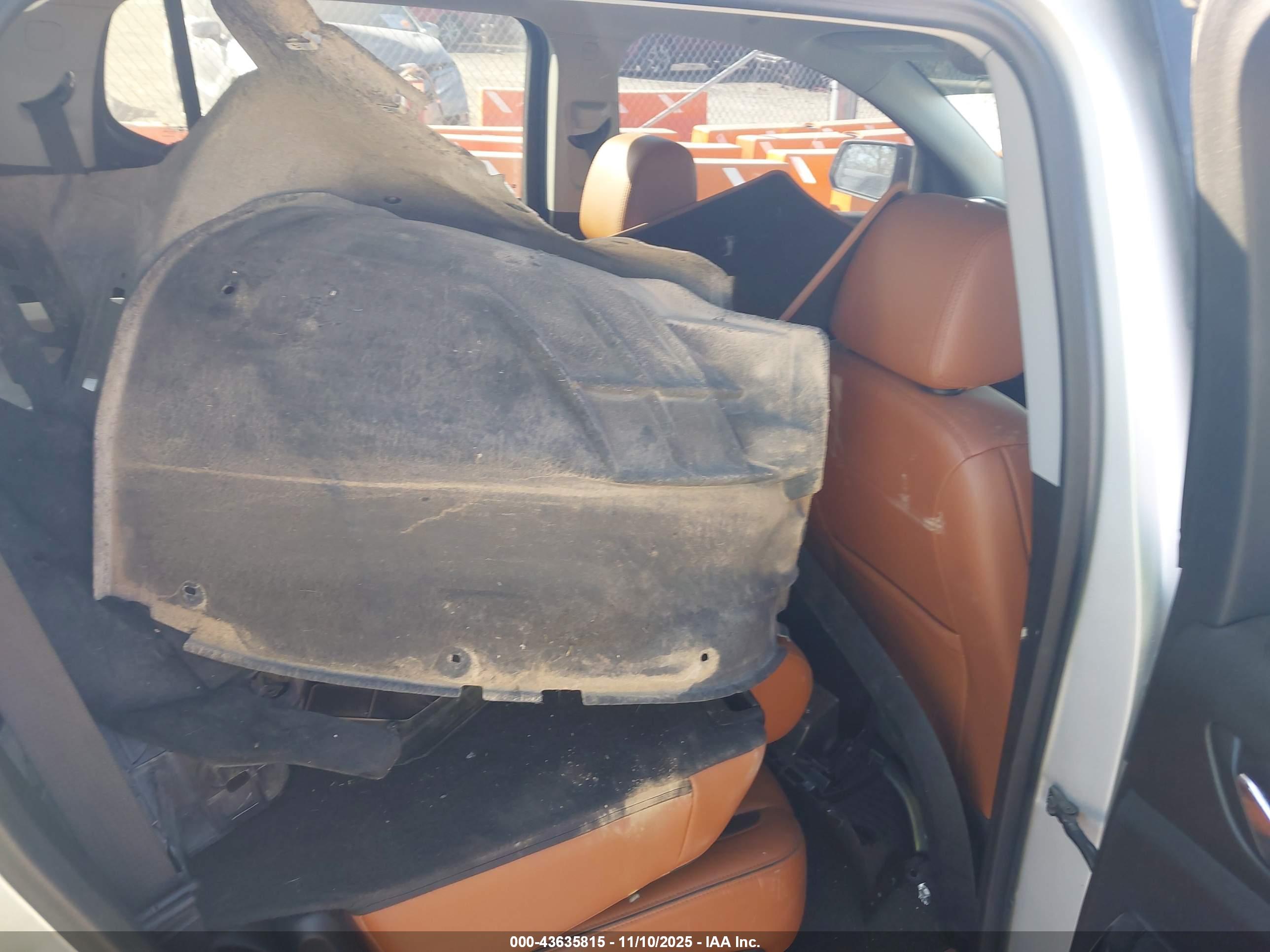 GMC ACADIA image 8
