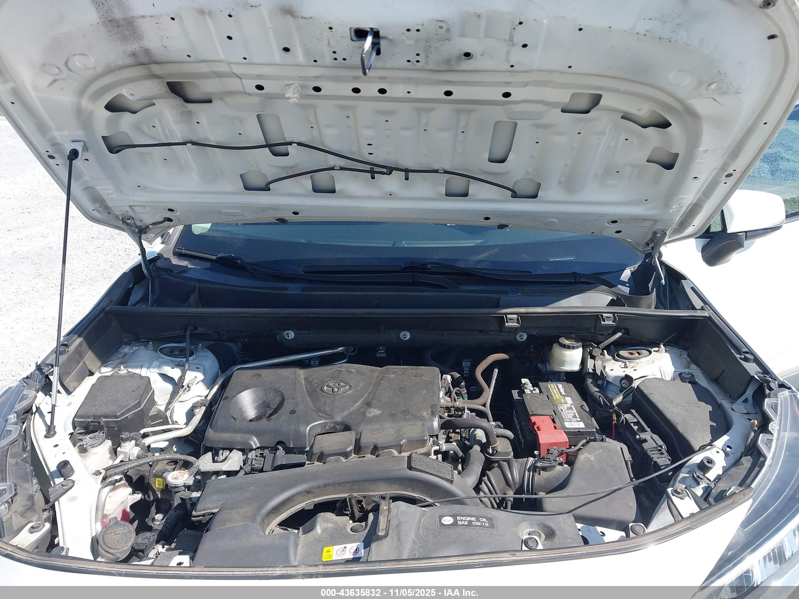 TOYOTA RAV4 image 10