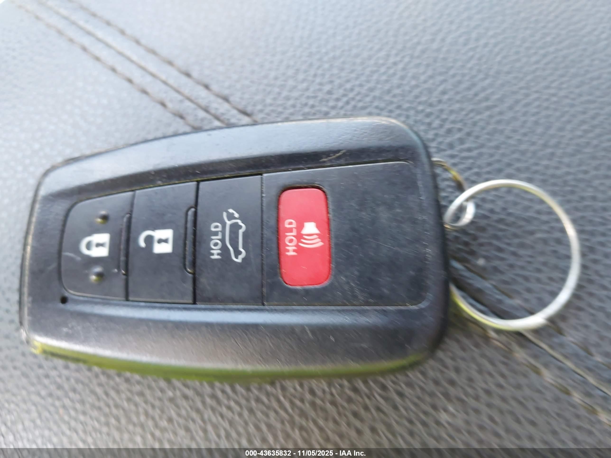 TOYOTA RAV4 image 11