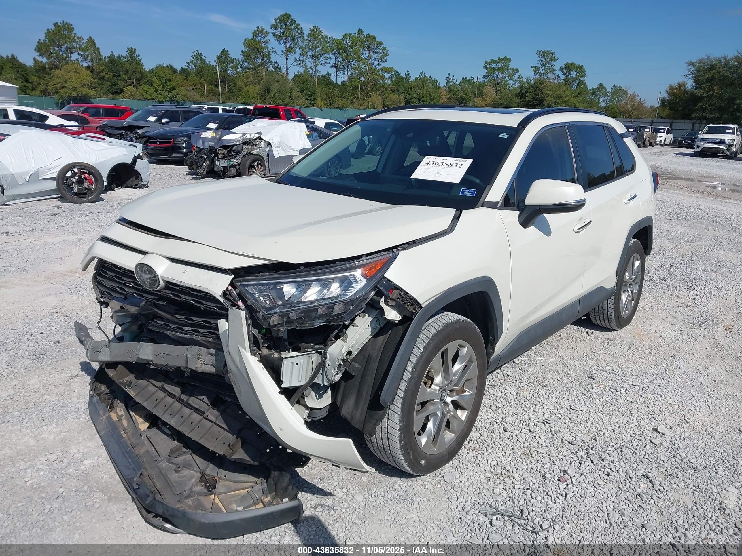 TOYOTA RAV4 image 2