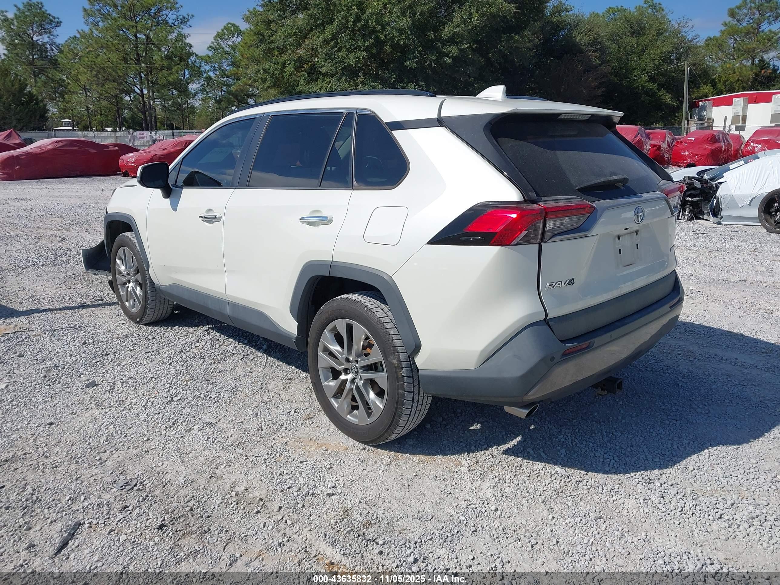 TOYOTA RAV4 image 3