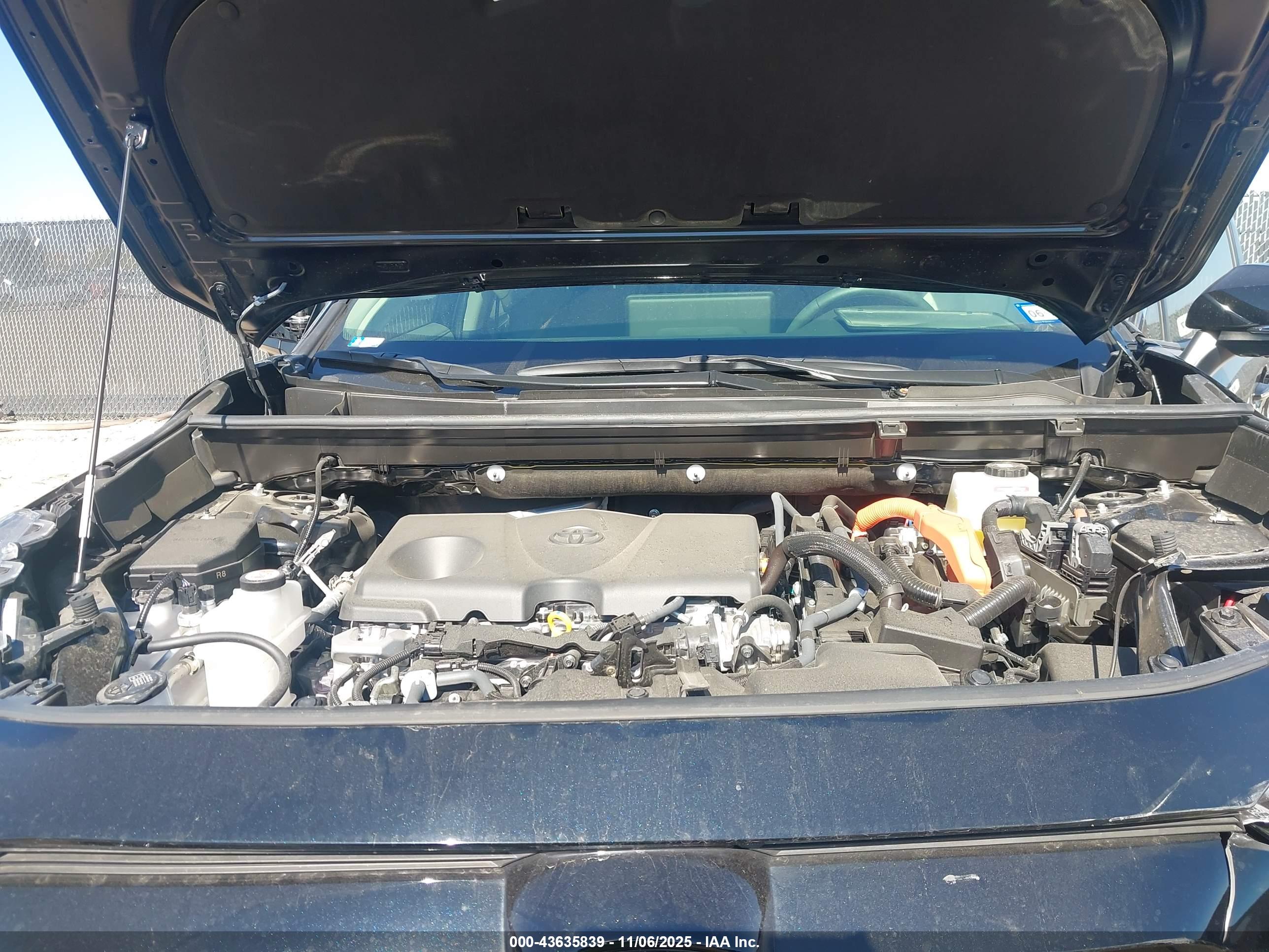 TOYOTA RAV4 image 10