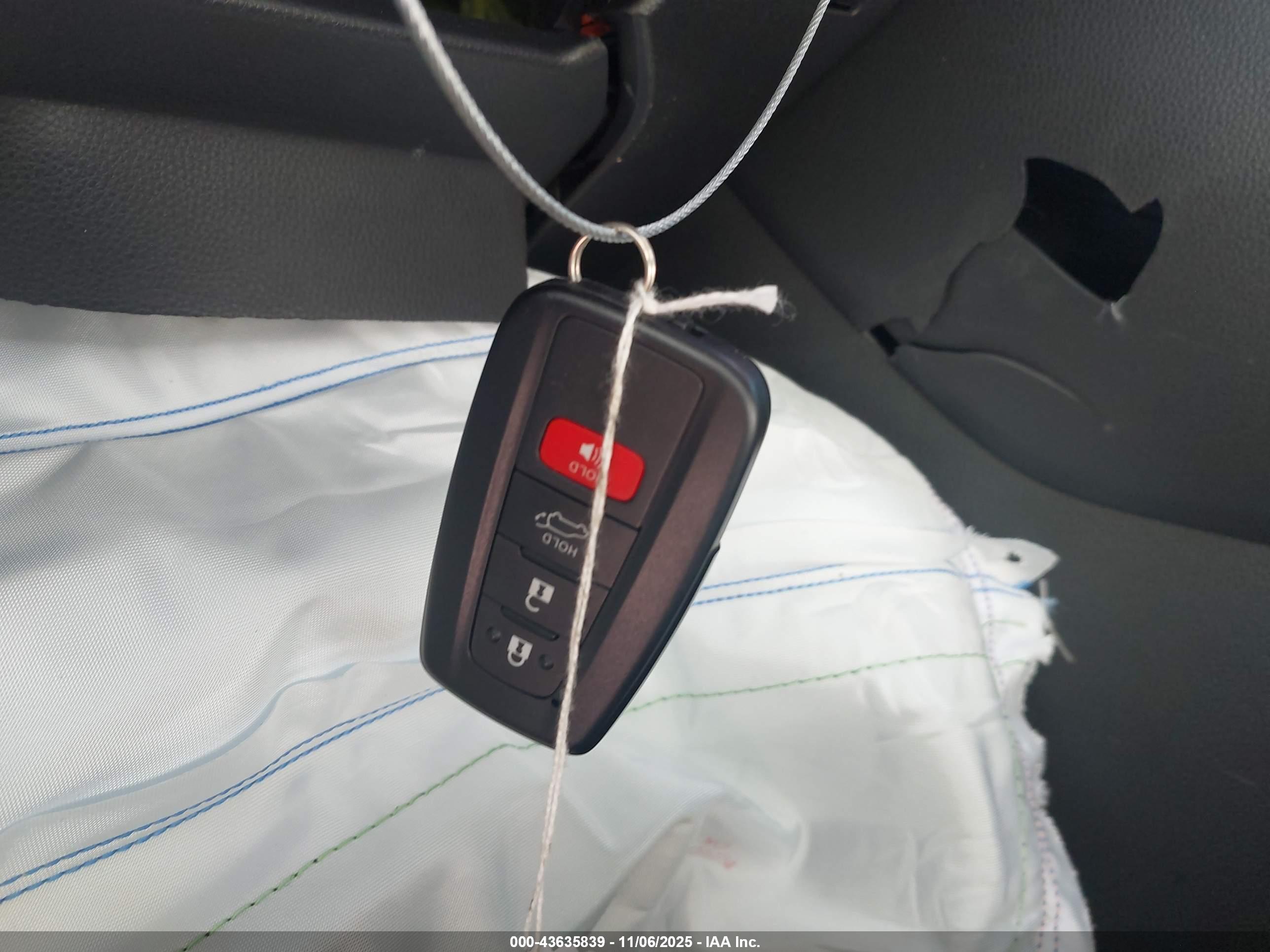 TOYOTA RAV4 image 11