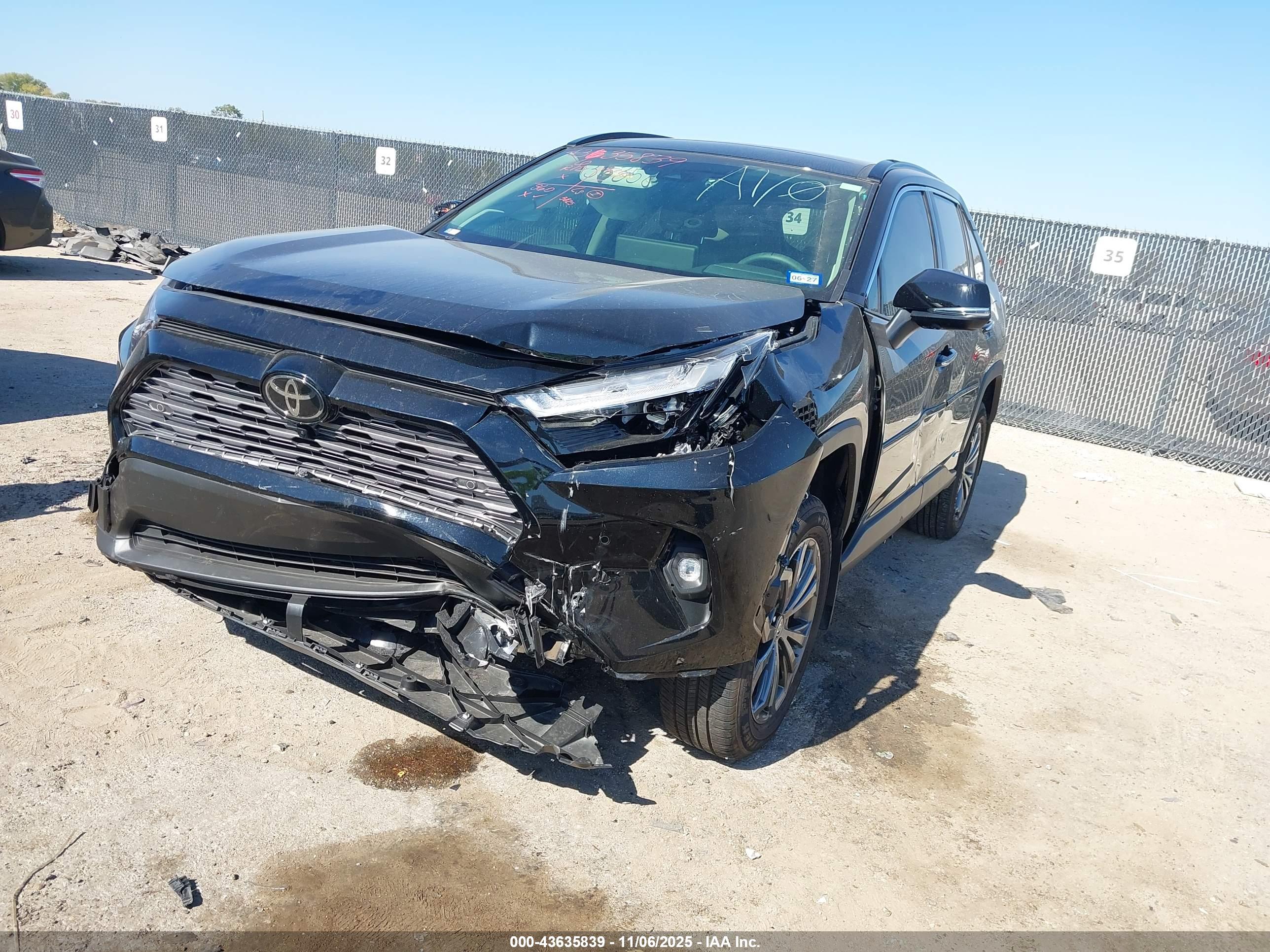 TOYOTA RAV4 image 2