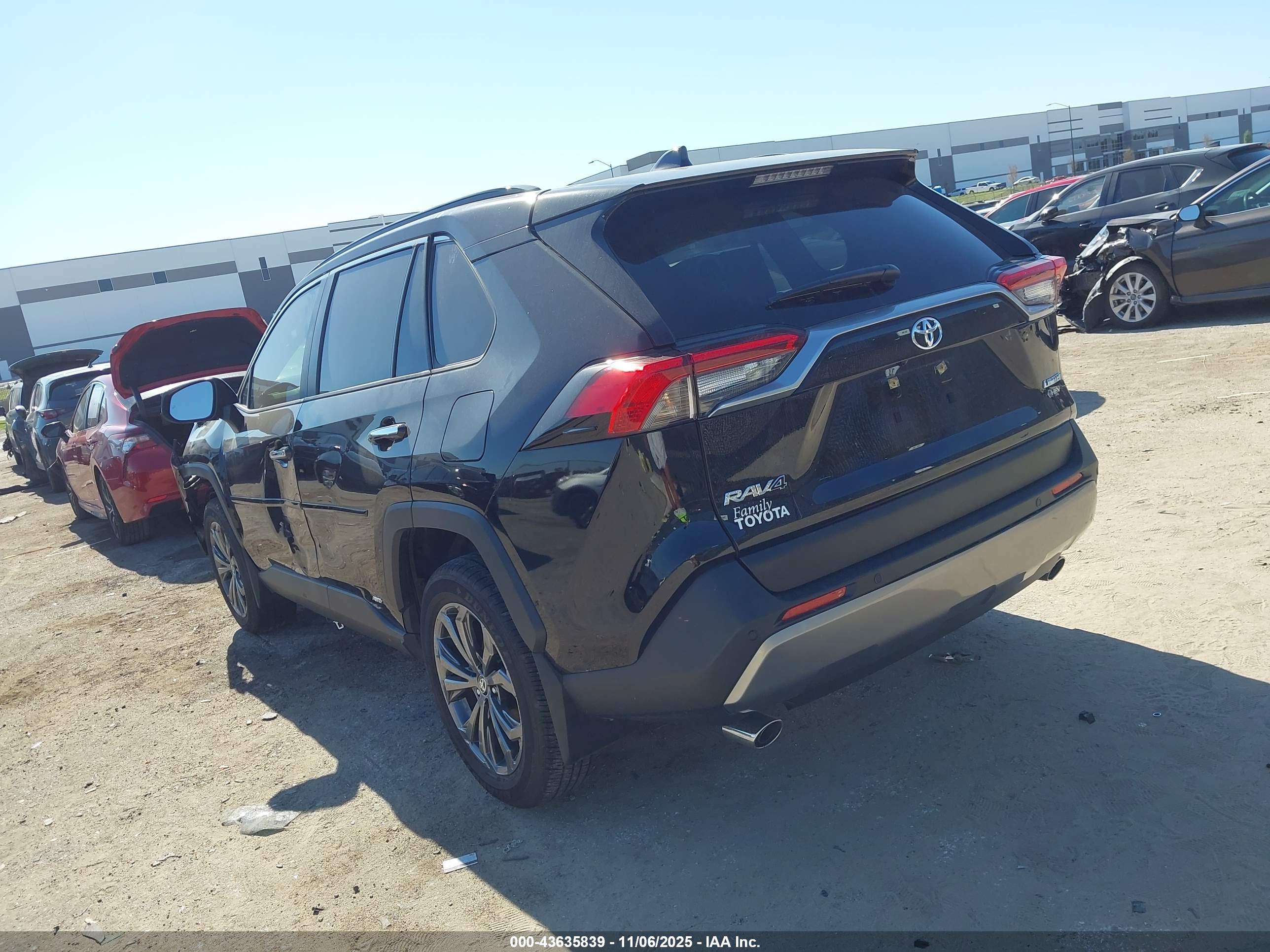 TOYOTA RAV4 image 3
