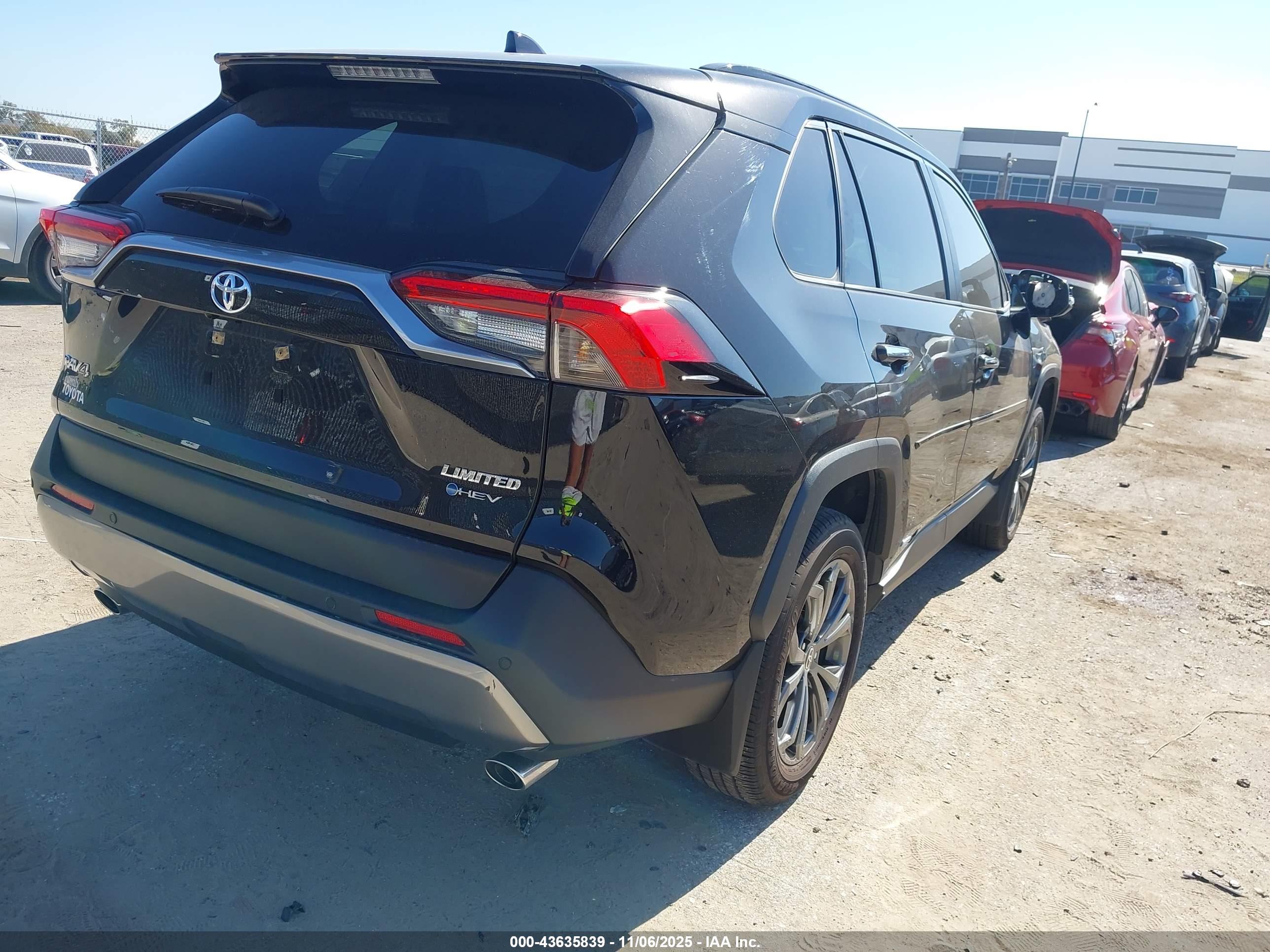 TOYOTA RAV4 image 4