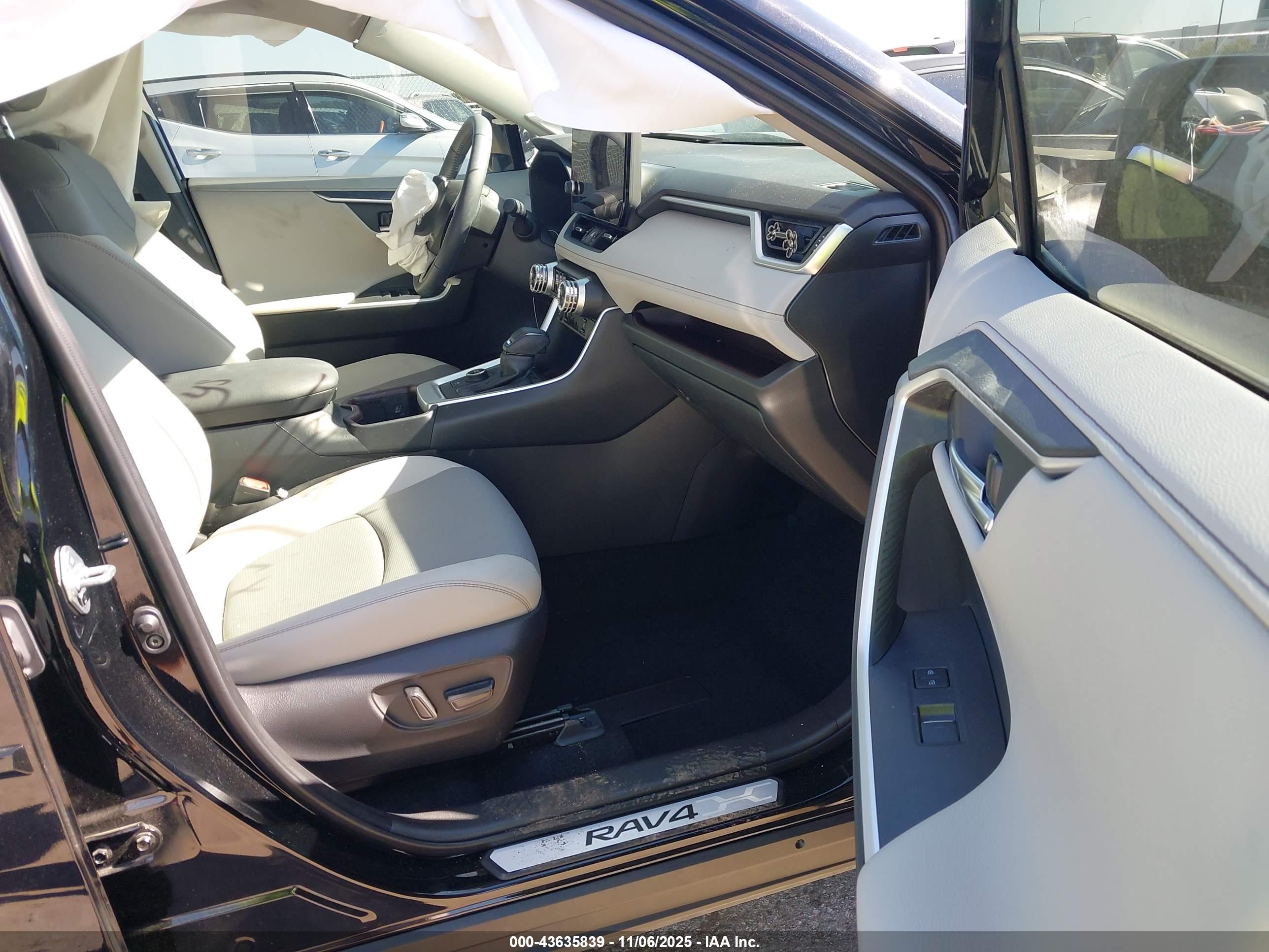 TOYOTA RAV4 image 5