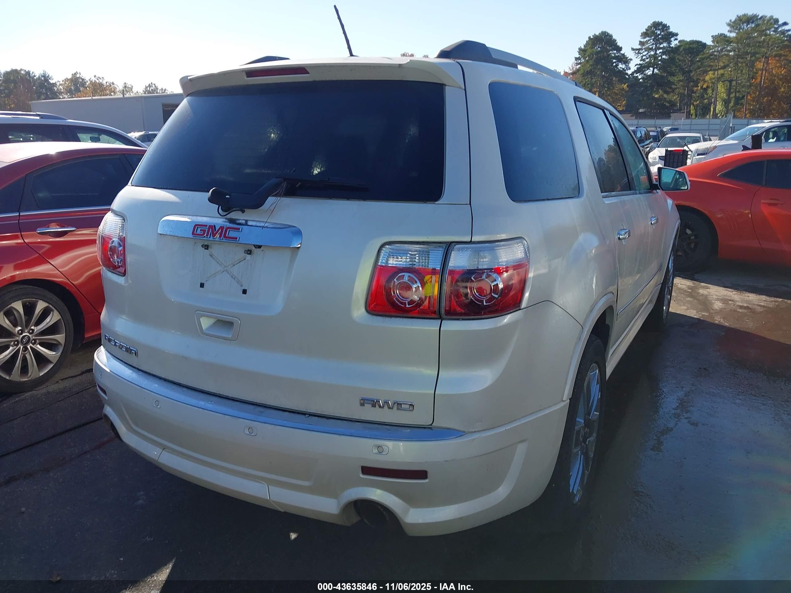 GMC ACADIA image 4