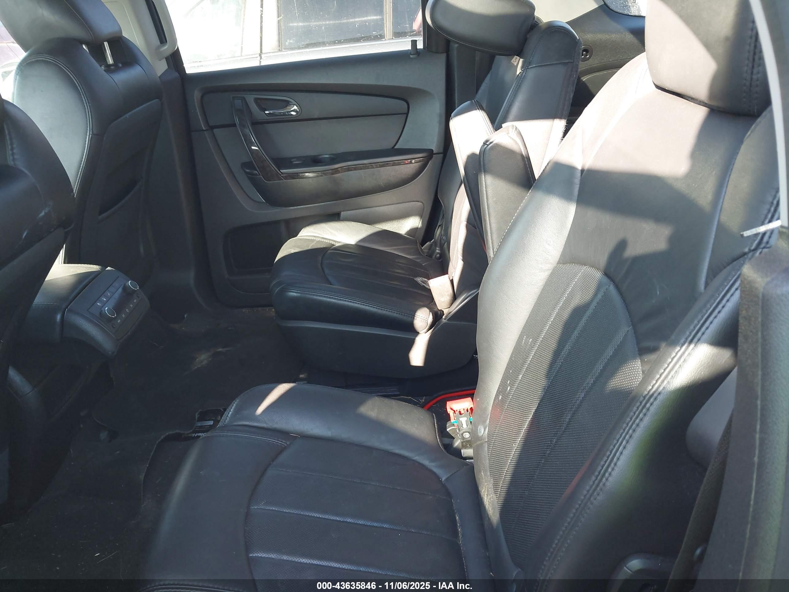 GMC ACADIA image 8