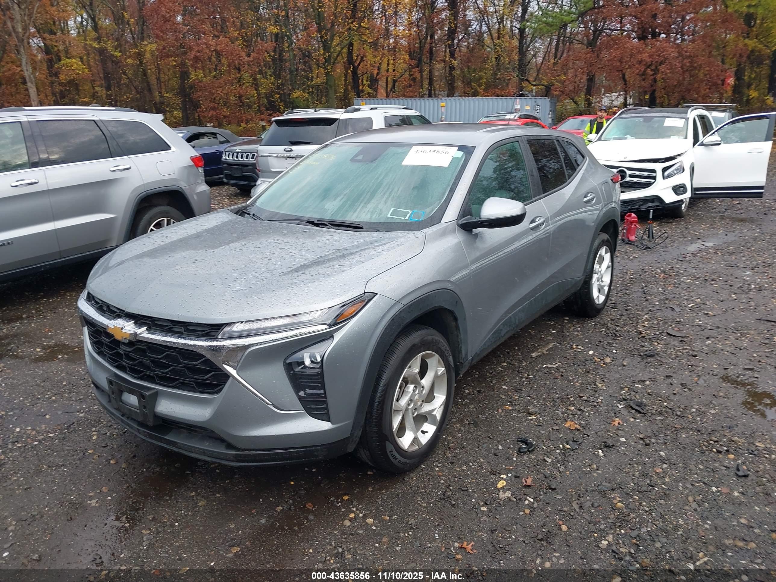 CHEVROLET TRAX image 2