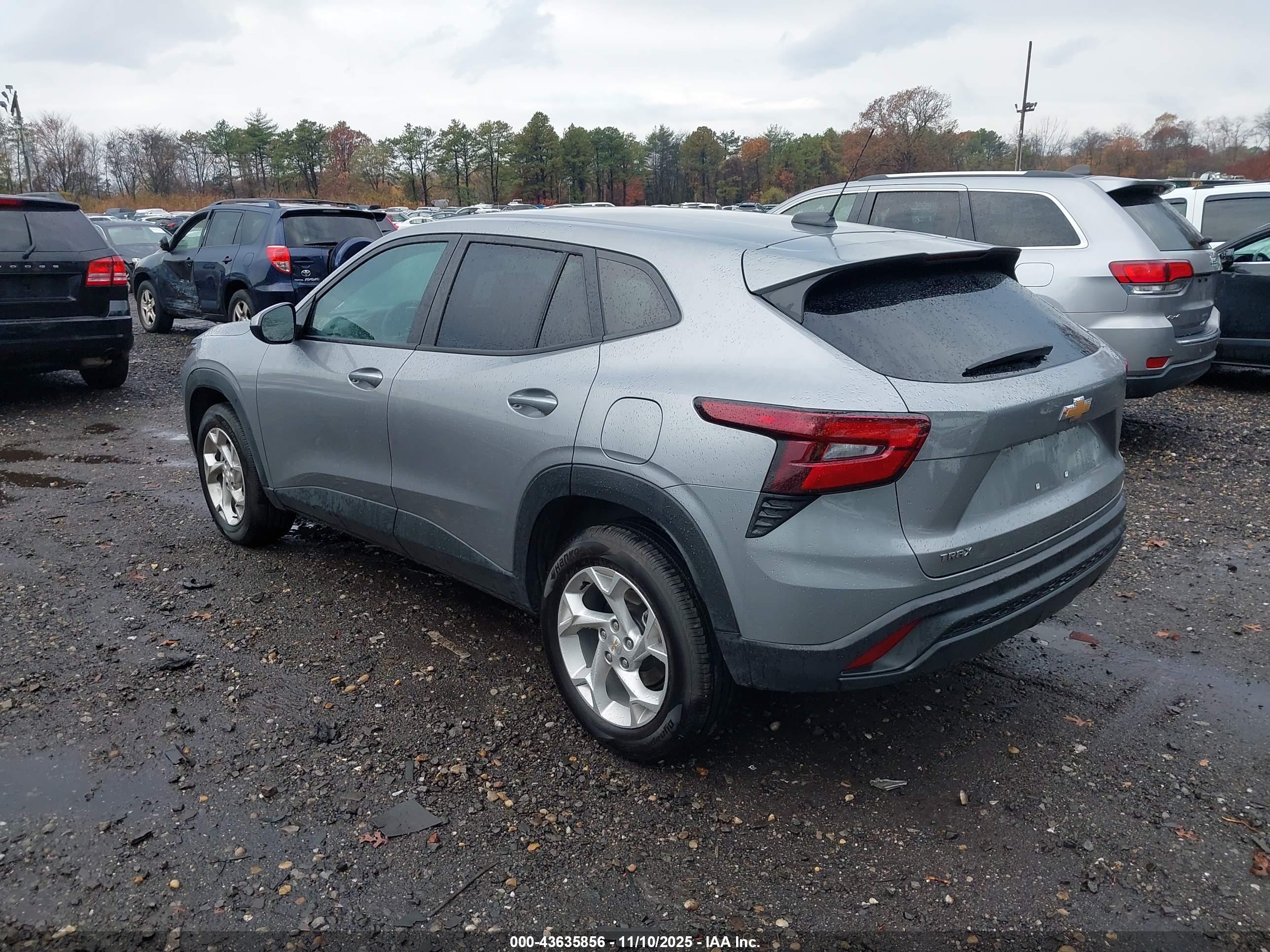 CHEVROLET TRAX image 3