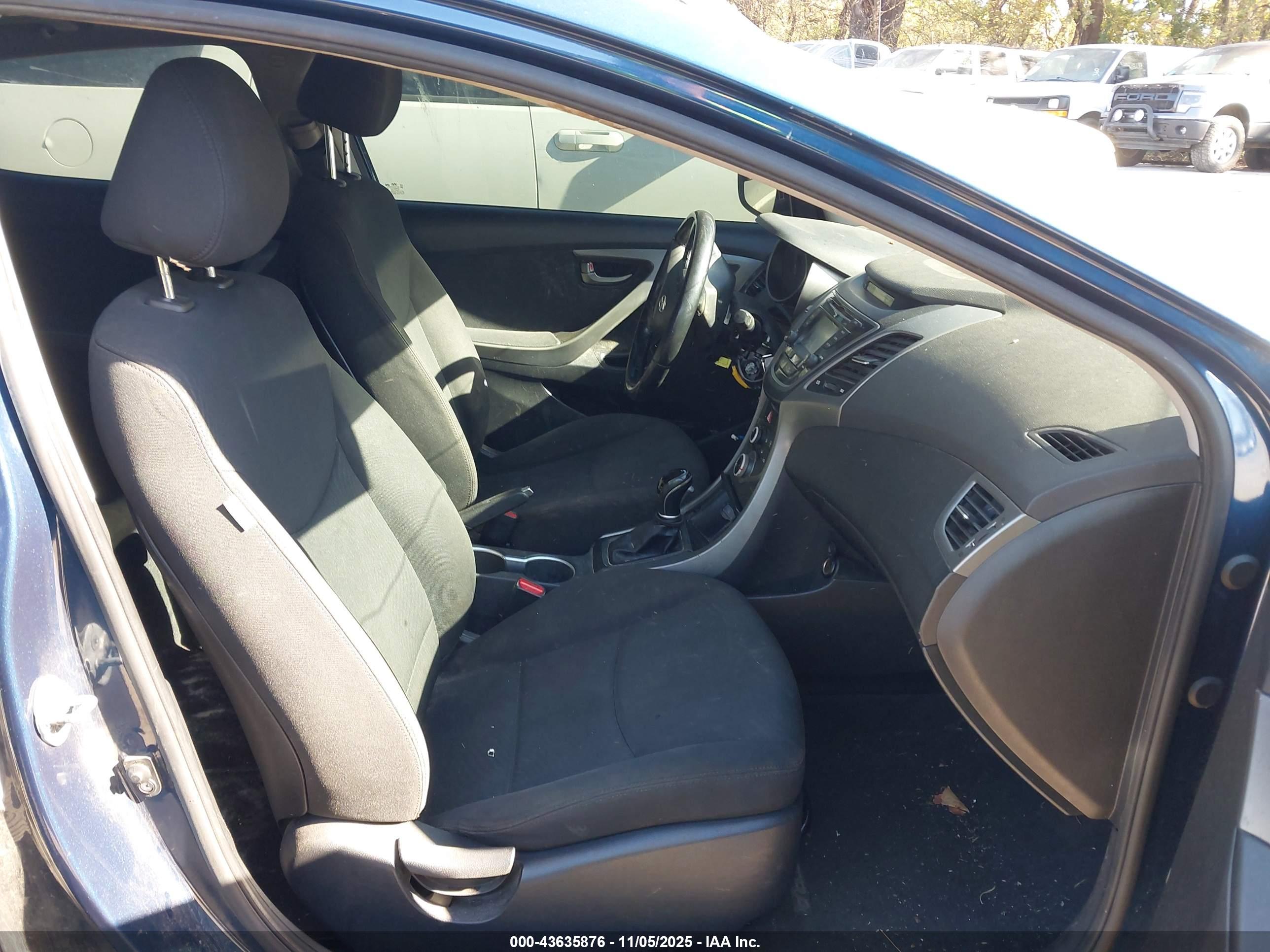 HYUNDAI ELANTRA image 5