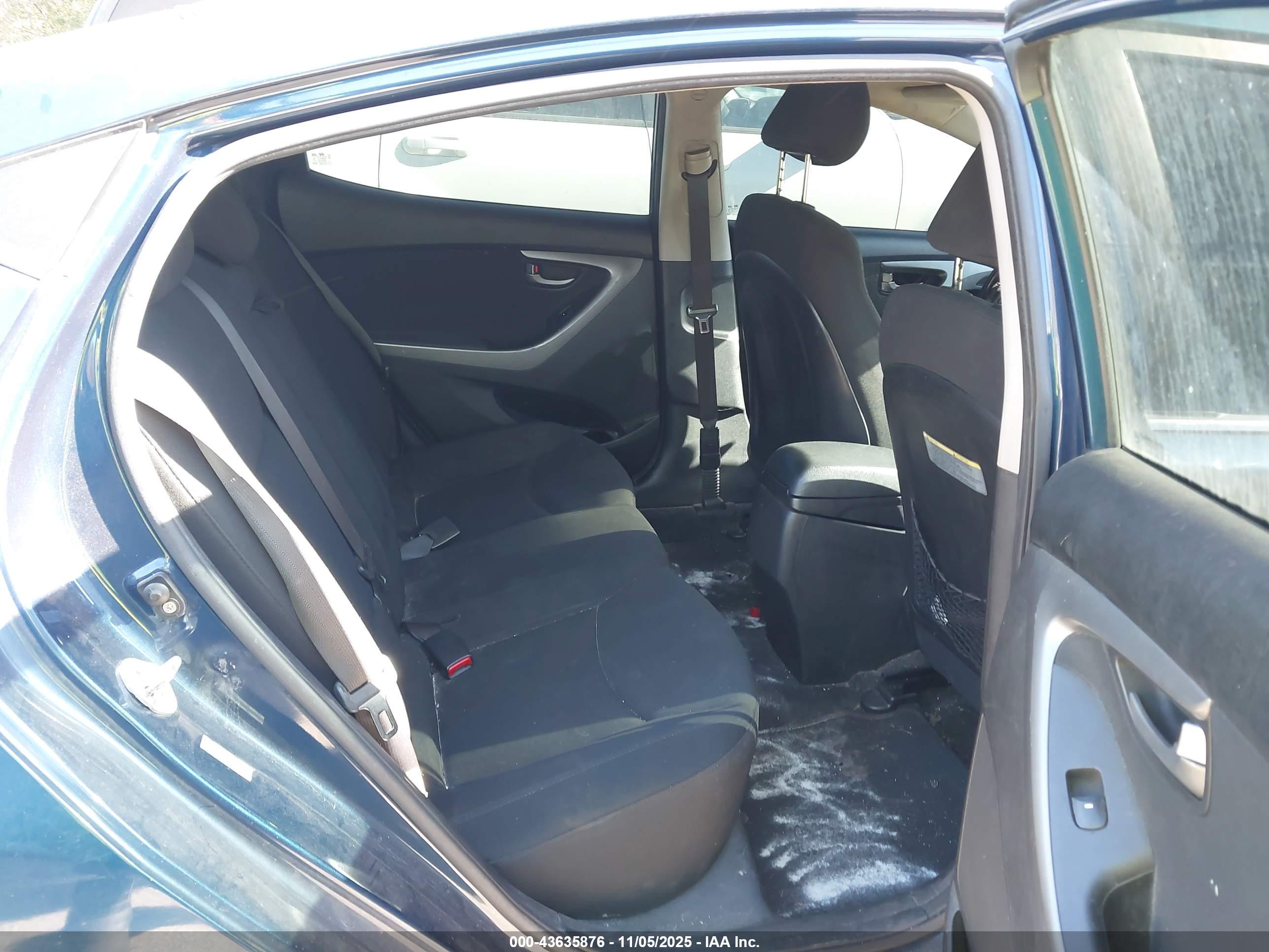 HYUNDAI ELANTRA image 8