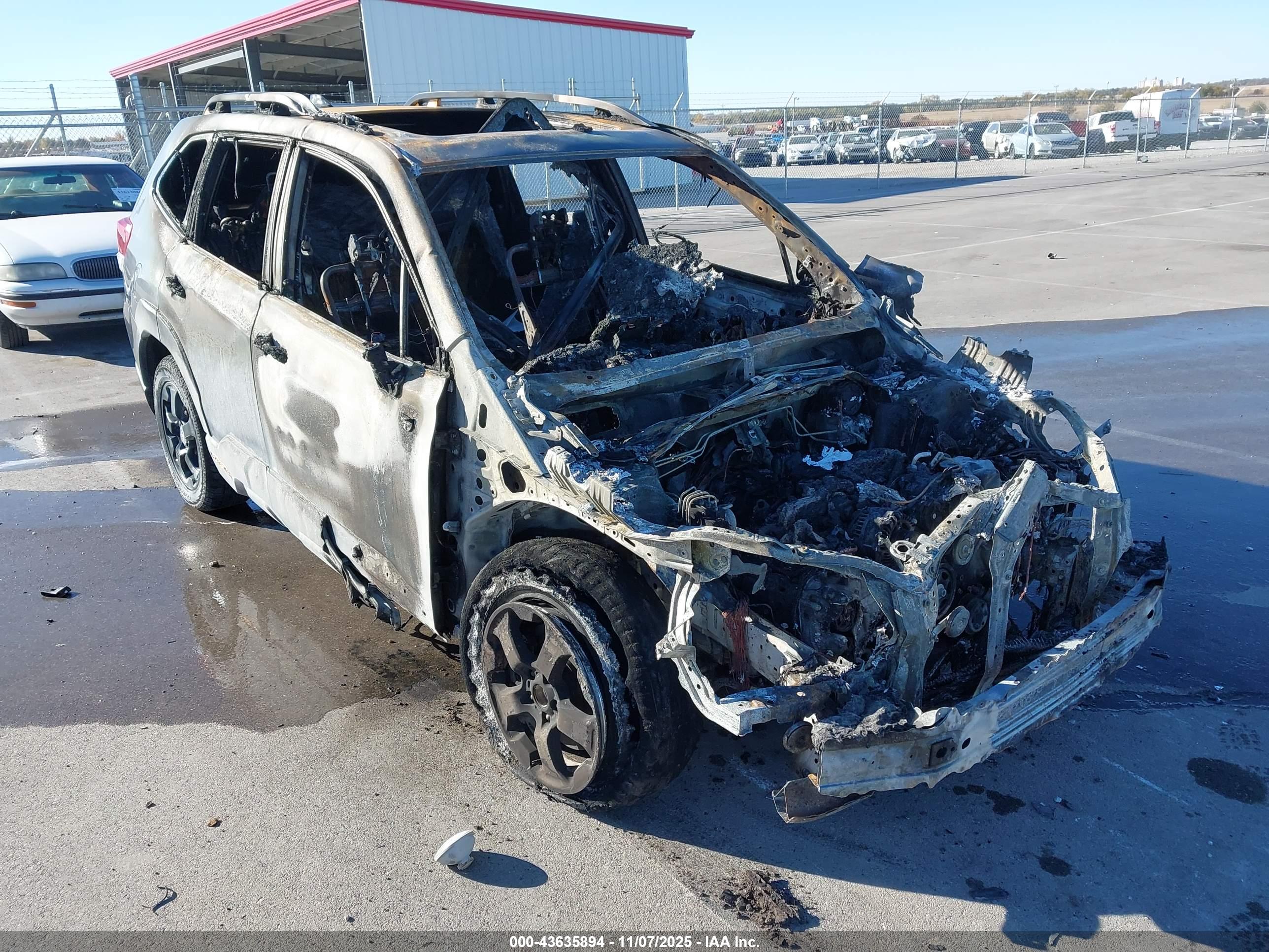 SUBARU FORESTER image 6
