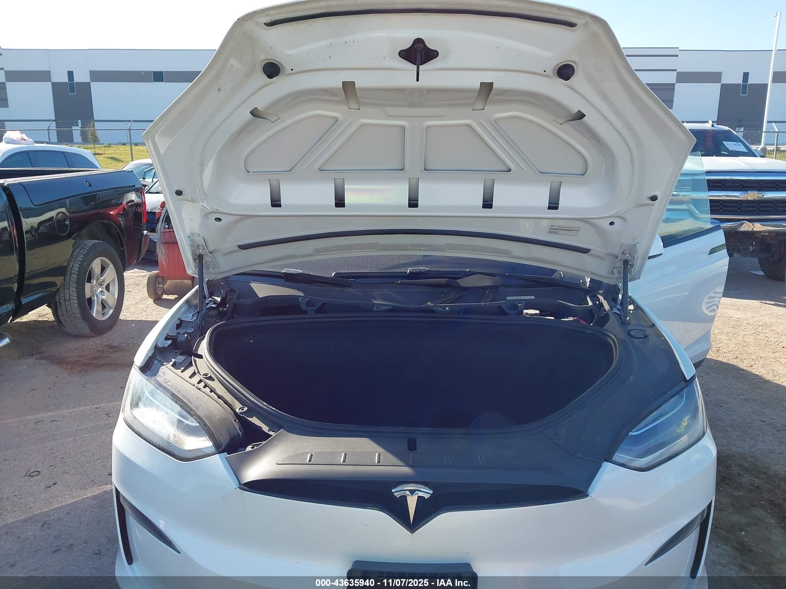 TESLA MODEL image 10