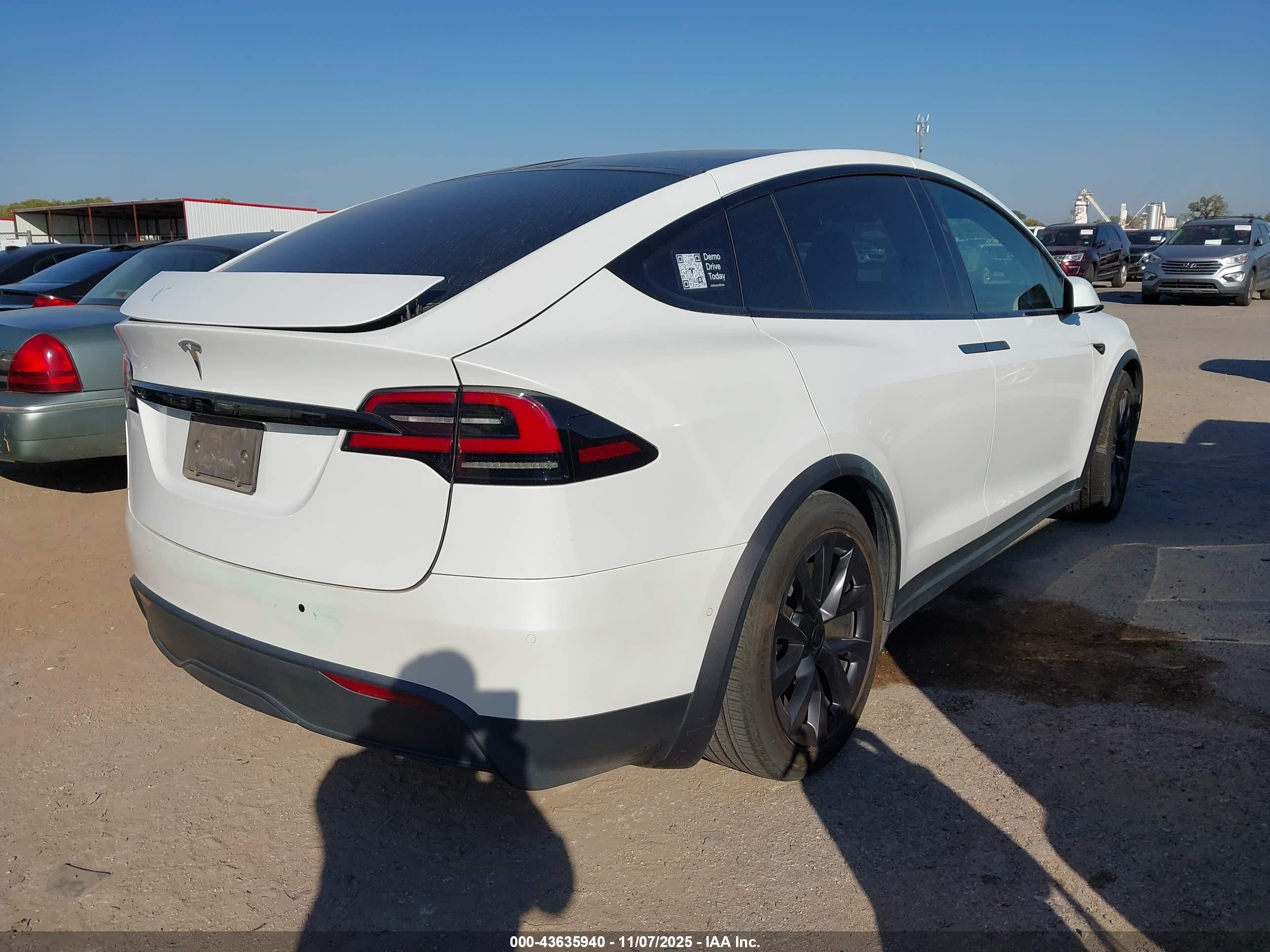 TESLA MODEL image 4