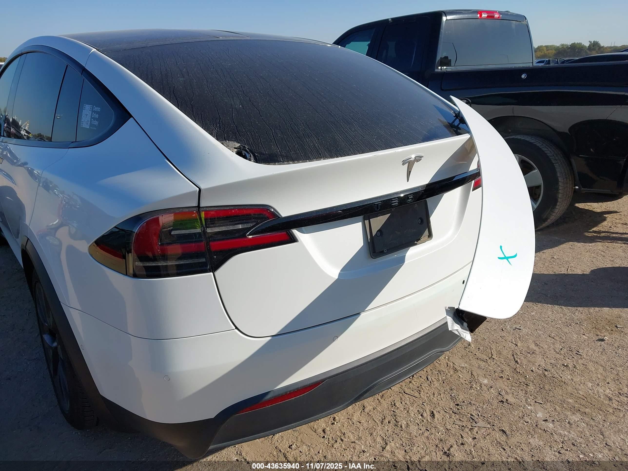 TESLA MODEL image 6